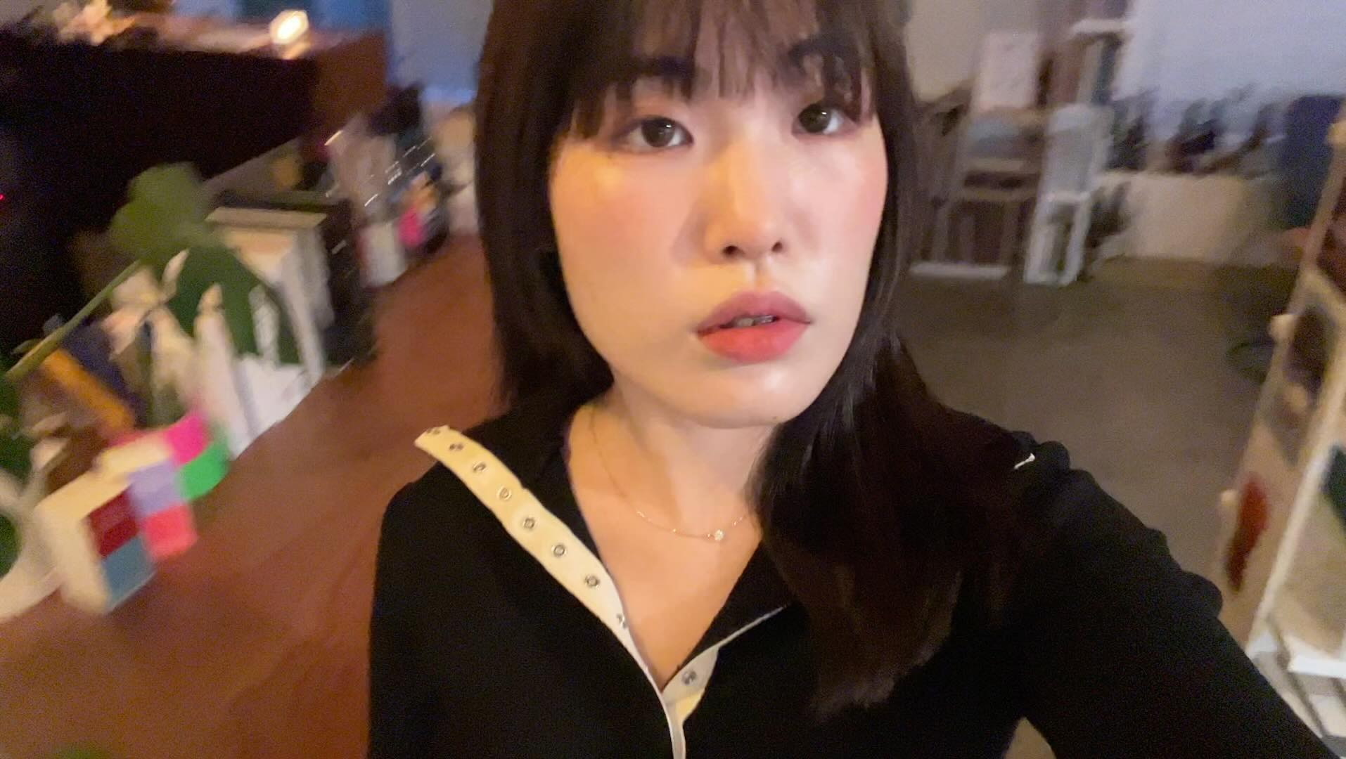 나를 사랑해주는 사람들이 이렇게나 많고 사랑받는거 생각보다 더 좋은거구나라고 깨달은 한 해였습니다. 가고 싶던 여행도 많이 다녔고, 아주 열심히 살았다고 말 할 수 있을 만큼 꽉 채워 보냈어요. 소중한 사람들도, 새로운 좋은 사람들도 많이 만났구요. 좋지 않은 일도 생기고 힘들기도 했었겠지만 그럼에도 불구하고 제 곁에 있어주는 이들 덕에 잘 이겨낼 수 있었습니다. 그저 내년도 잘 부탁한다는 말을 굳이 굳이 이렇게 길게 해봅니다. 한 해 동안 고생 많으셨고, 사랑합니다. 모든 분들께 감사의 마음을 전합니다.