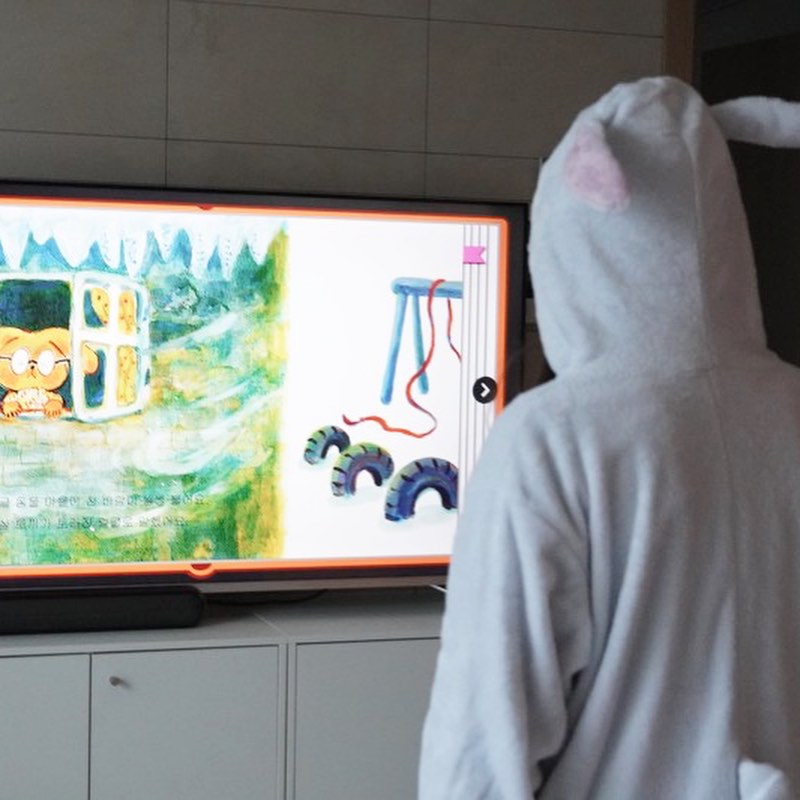 #광고

지니 TV 키즈랜드를 이용중이라면
핑크퐁 한글 놀이터와 도요새 잉글리시까지
모두 무료로 만나보세요!

2023년 10월,
지니 TV 키즈랜드가 더 핑크퐁 컴퍼니와 협력한 오리지널 콘텐츠 <핑크퐁 한글 놀이터>가 새롭게 출시되면서 
유아기 문해력 향상을 위한 총 60편의 콘텐츠가 무료로 공개되며 환영 받았는데요!
이번 11월에는 지니 TV 키즈랜드의 영어 놀이터에
도요새 잉글리시가 찾아왔어요!

IPTV 최초!
지니 TV 키즈랜드 독점!

영어도, 한글도~
지니 TV 키즈랜드와 함께해욧!

#지니TV키즈랜드 #키즈랜드 #아이교육 #유아교육 #영어교육 #한글공부 #핑크퐁한글놀이터 #도요새잉글리시