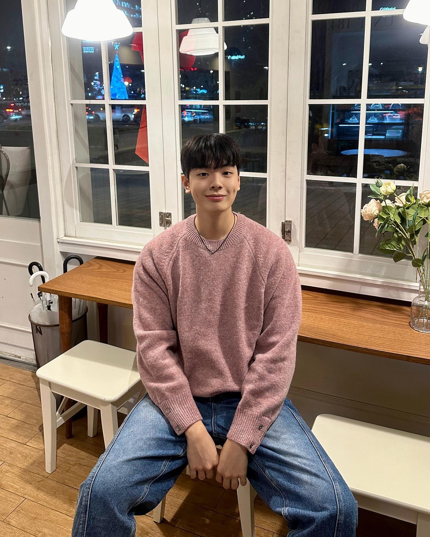 #협찬  소매가 포인트인 쉐기독 니트💕

👕 :  knitted__official

#니티드 #니트맛집 #니트코디