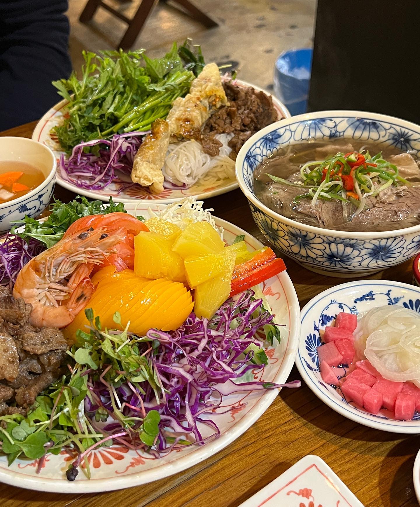 🌿
.
입구 조명 예뿜, 월남쌈 양 많음, 분짜 맛있음. 또 가야지 맛있음
.
🎈합정 포36거리
🪄독막로3길 29 화이트하우스 1층