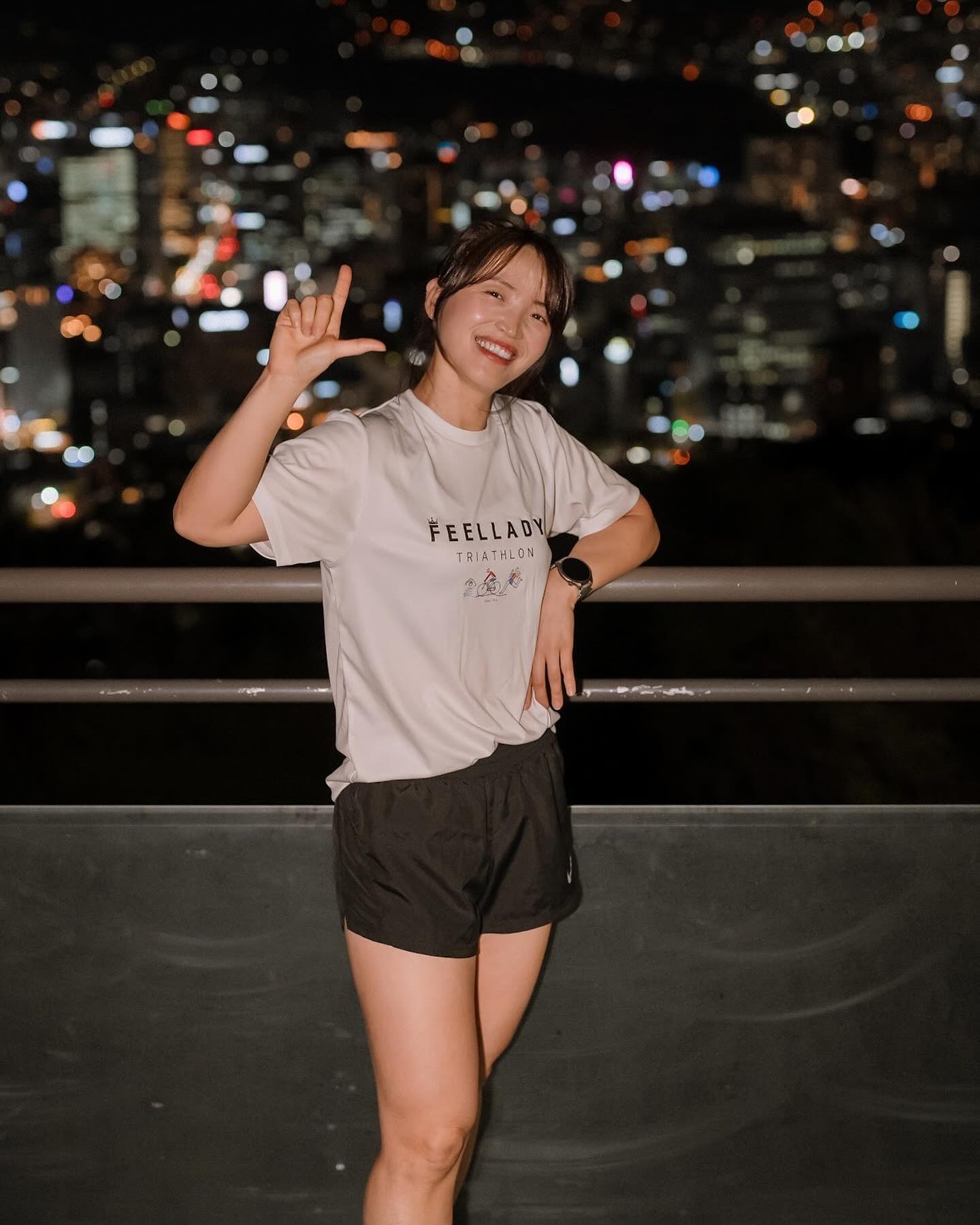 ✨
미세먼지 나쁘다메?🥹
재희가 준 파스안약(?) 덕분인지 야경이 너무 깨끗한고👀
일기예보보니 미세먼지 깨끗으로 바뀜✨ 나이스👍🏻

오랜만에 간 남산은 공기도 좋고 야경도 반짝빤짝 이뻤그요🌃
정상까지 도란도란 올라가고 내리막길 쏘세요~~!! 
내려와서 북측순환로 3km 각자 페이스로 달리기🏃🏻‍♀️🏃🏻‍♀️🏃🏻‍♀️
필레이이디와 남산런 코스 좋아서 행보쿠🥰

반가운 준호님 만나서 대화나누며 개운하게 마무리잉🙌🏻
끝나고 아몬드브리즈 덕에 배고프지않게 집에갔당👍🏻 
유진땡큐😎

👑 feellady_girlcrush 
📸 jjlim91 #justcmera 
.
.

 #러닝 #러닝크루 #running #러닝기록 #달리기 #필레이디 #필레이디_솔라씨 #남산 #시티런 #업힐런 #어메이즈핏 #amazfit