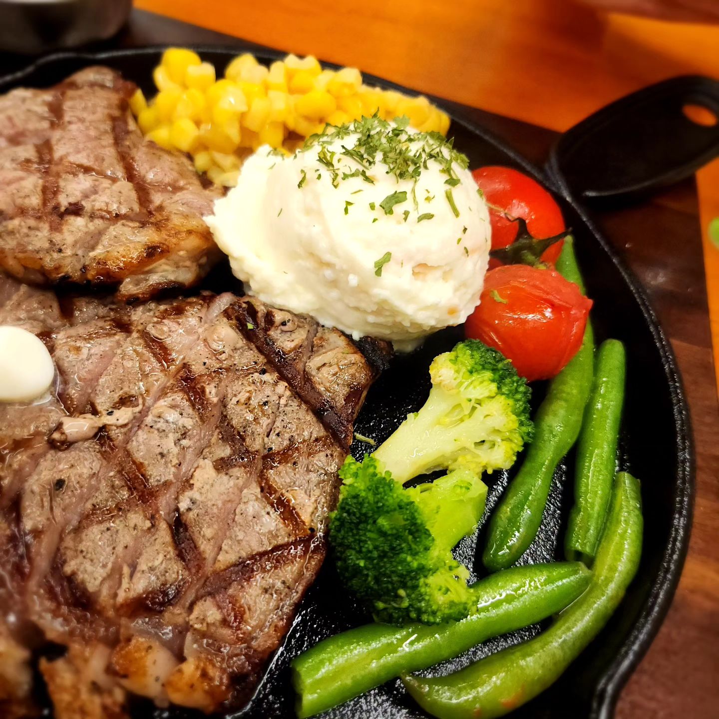 #춘천뉴욕야시장 
후평점 뉴욕야시장이 생겼다는 소식에
달려감😍😍

스테이크 넘 죠앙

사장님이 친절하시고🤗
안주퀄이 대박👍🏻👍🏻
하이볼도 여러가지라서
완전내스퇄❤
또갈게요🤗🤗

#춘천맛집#후평동맛집

#블로그협찬#인스타는내의지