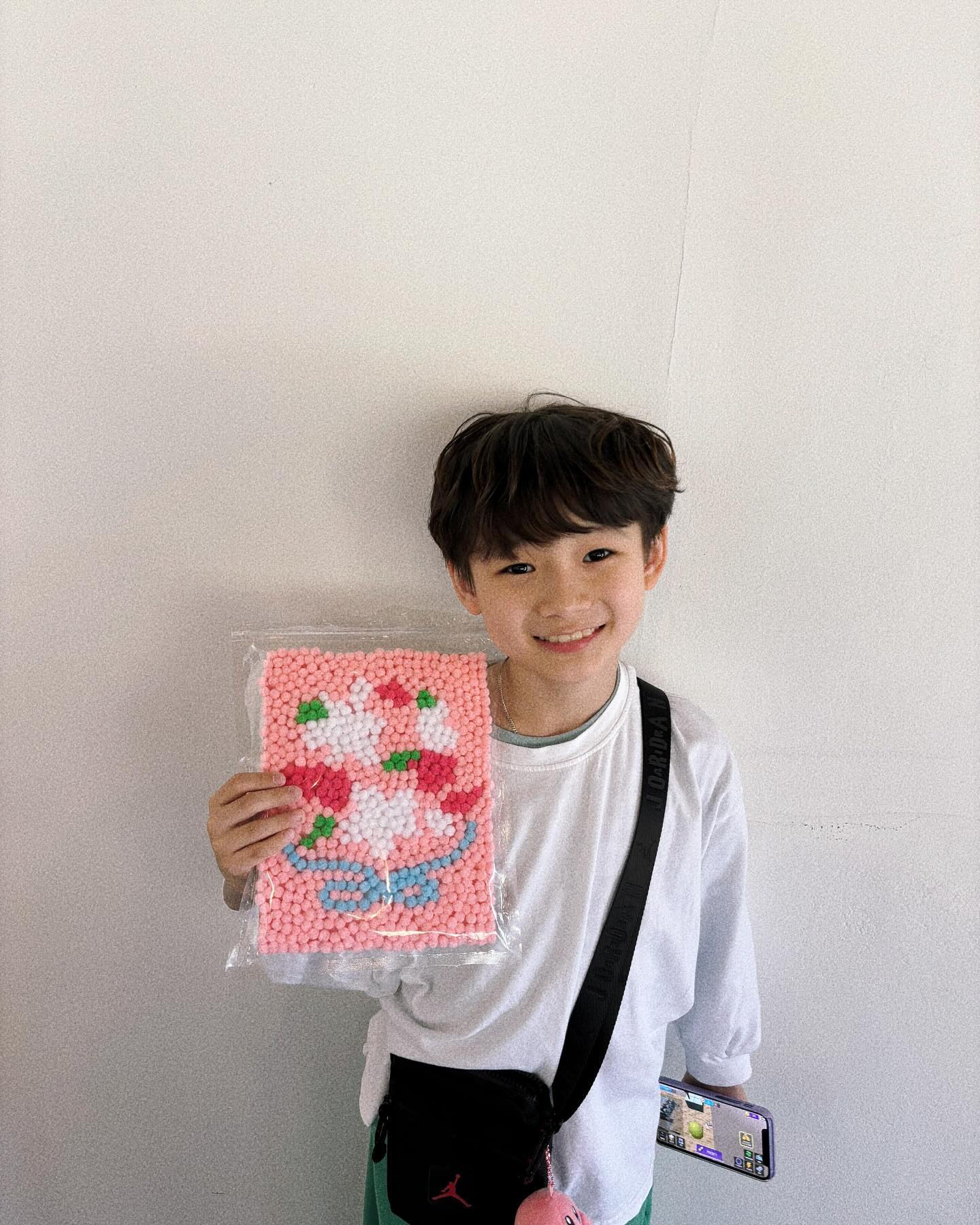 봄냄새 폴폴🌸
밤고지마을 벚꽃 구경 갔다가…
아직.. 개화 전 😭😭
아기 봉우리만 보고 왔어요 🌸🌸
쨔증 지대로 났지만… 뭐
다음주에 또 가야겠어요 🤣
:
:
#주말#벚꽃개화전#밤고지마을벚꽃길 
#남매샷#6살차이남매#둘이이쁘다
#아기모델#아들램#딸램#육아#육아소통
#봄#봄냄새#주말끝
#240407
#3078#101개월아들
#1183#38개월아기
