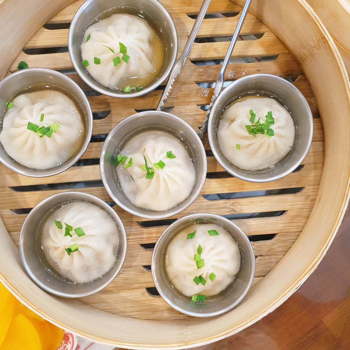 🥟 #구복만두
샤오롱바오 육즙 팡팡✨️

새우만두는 탱글탱글하고
구복전통만두는 바삭한 식감이 굿뜨!