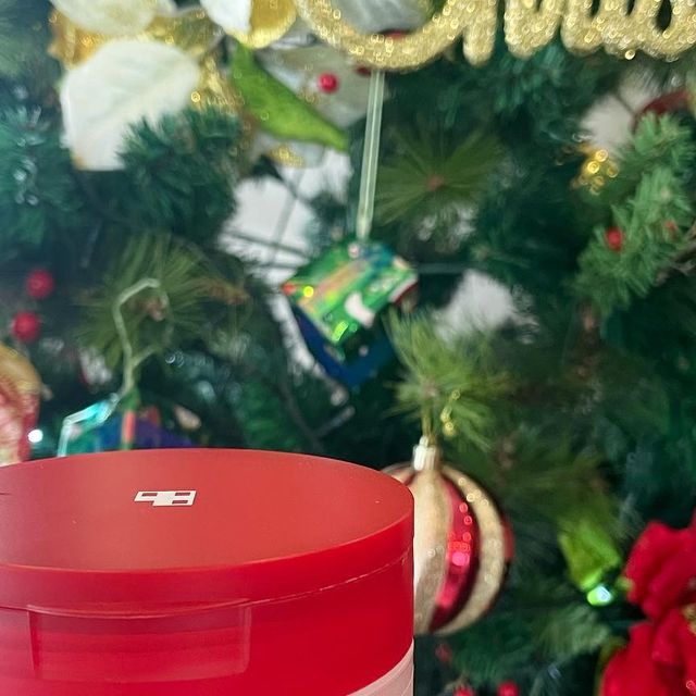@yyousoo on Instagram: "#광고 평소 피부관련 화장품 브랜드 중 가장 믿음이가는 ‘메디큐브’ 브랜드에서 나온 레드 석시닉 애씨드 필링패드 제품🧡 여드름성 피부를 위해 개발한 트러블 패드