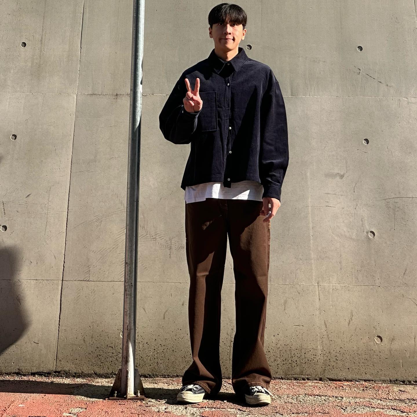 🧔🏿‍♂️
타인을 존경하는 가장 쉬운 방법은
내가 그일을 해보는 것이다 (살려주세요)
.
.
.
.
.
.
.
.

.
#코듀로이자켓 #남자겨울코디 #캐트릿 #미니멀패션 #오버핏 #와이드팬츠코디 #스트릿룩 #대학생코디 #20대패션 #남친룩 #남자쇼핑몰