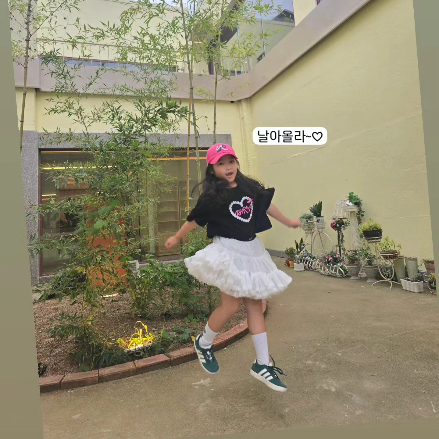 ᰔᩚ
사진찍기 싫어하는 
그날까지😄

뛰어오르기 좋아하는 너랑🩷

#소중한시간 
#기록남기기
#부름은사랑입니다