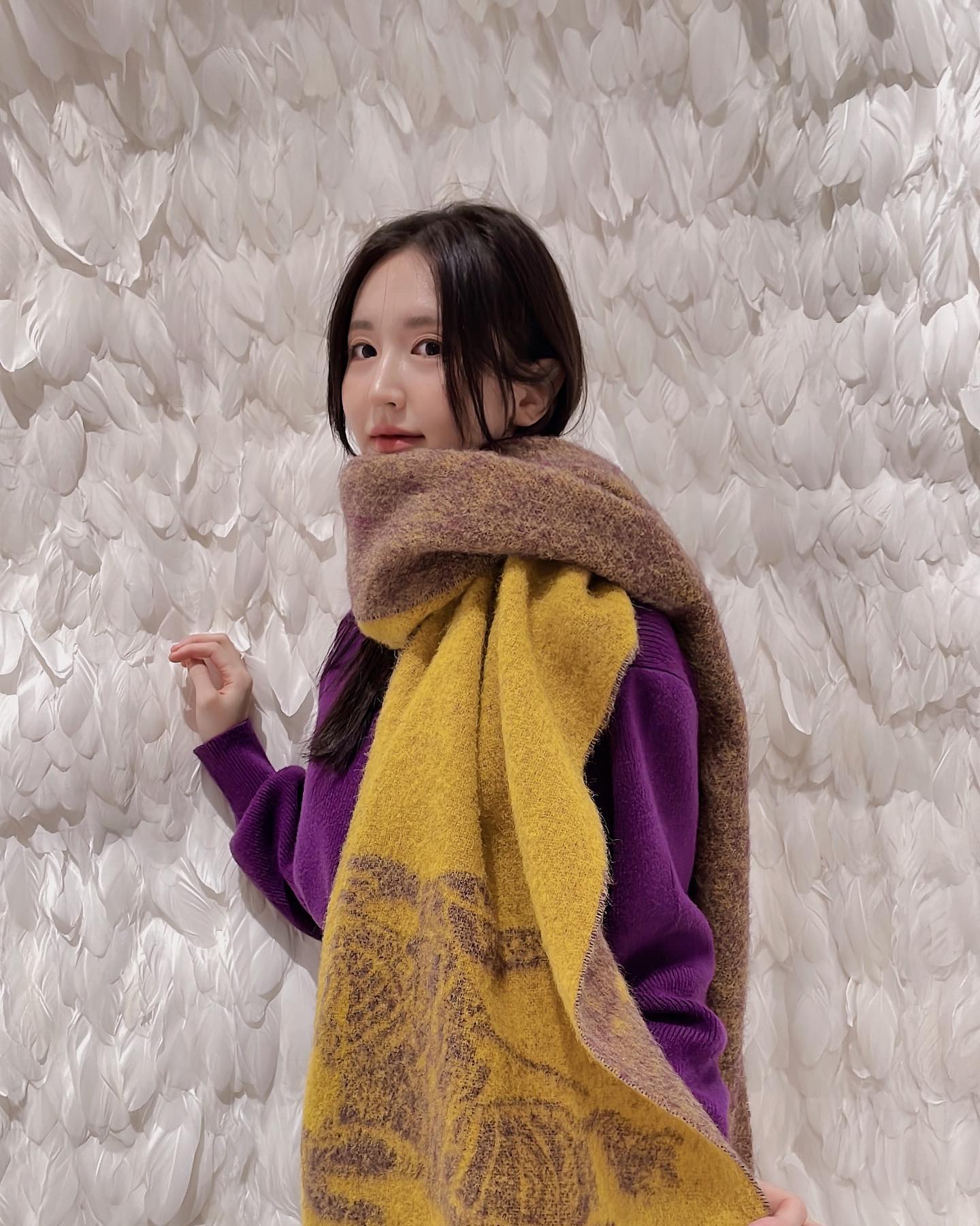 버버리💜
목도리부터 니트에 모자에 귀여운거 입어만 봣어요🧣🧶😻
갖고 싶은 거 너무 많구 이쁜거 많이 입어보고 사진도 많이 찍어서 Happy🥳 마지막 모자 쓰고 다니면 따뜻하겠다 했더니 남편이 이거 쓰고 다니면 관종아냐? 했다능🤣

#버버리 #버버리성수 #버버리성수로즈 #버버리로즈 #burberry #burberrystreets