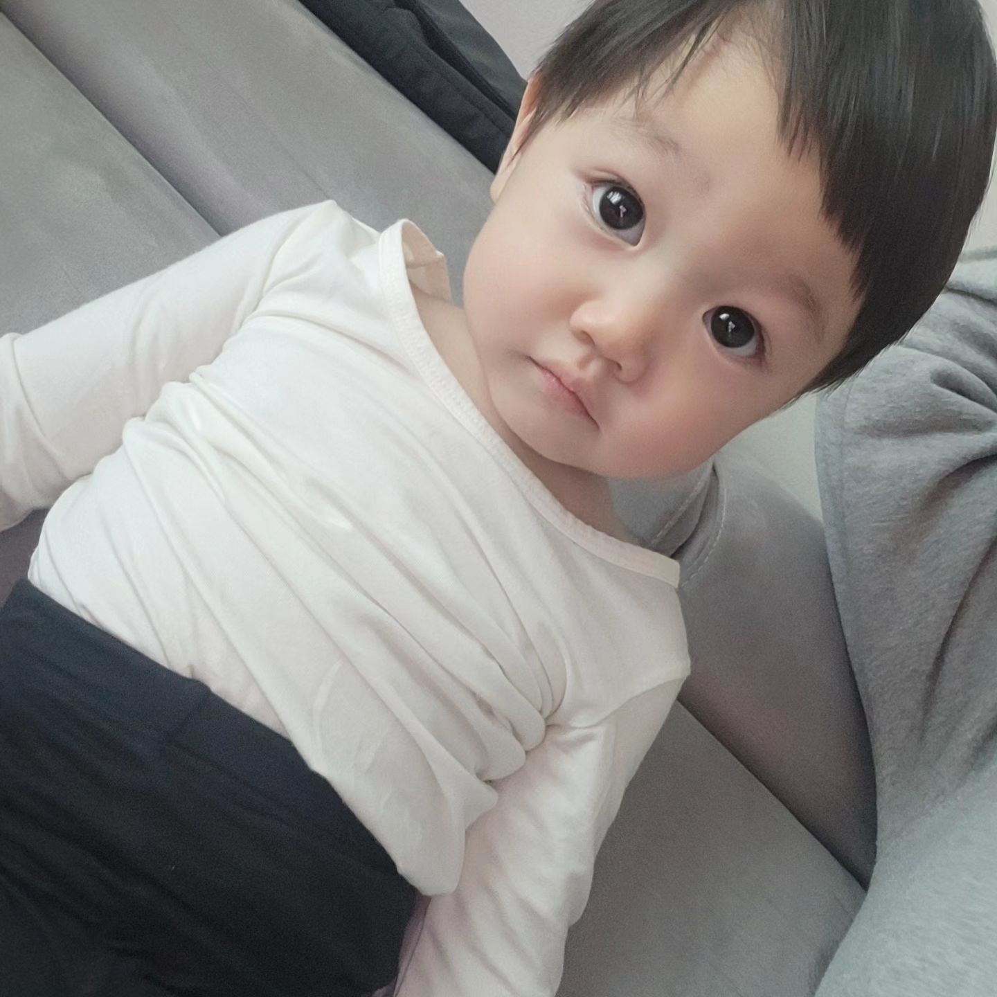 2024.01.07 D+528

낮잠 자고 일어나서 잠투정 심하길래 뽀로로 틀어주니 
세상 집중...🙄
상하의 색 다른 히트텍입고 ㅋㅋㅋㅋ
머리는 3:7 ㅋㅋㅋ 
왜케 기엽늬...🤍