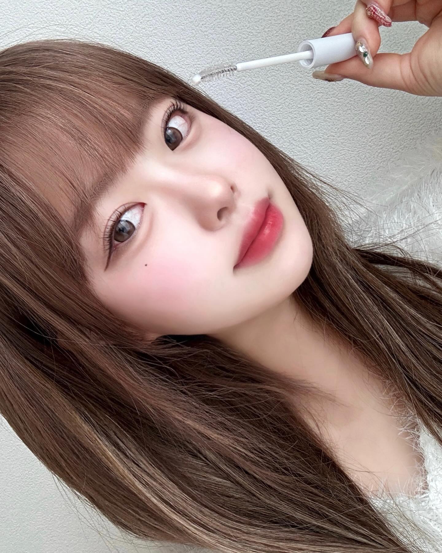 #광고 giverny_korea
초슬림 마스카라 맛집 지베르니의 신제품
속눈썹 영양제가 출시 됐어요 ✨

메이크업 포인트 중에 가장 신경쓰는 속눈썹!
컨디션이 좋아야 예쁜 컬링이 나온다는 사실 다들 알죠??🧐

저는 펌이나 연장을 자주 해서 더 신경쓰고 있는데
숱이 적고 힘 없는 분들이나 풍성한 언더래쉬를 
좋아하시는 분들도 추천 드려요 !!

눈물 성분과 유사한 pH7.0케어로 눈가에 
자극이 없어서 사용감이 되게 편안했어요 🫧

초승달 팁 브러쉬 2가지 형태로 뿌리부터 
집중케어나 딱 필요한 적당량만 쉽게 바르기 편하고
바른 후 마스카라 까지 가능하니까 
꾸준히 발라주면 더 좋다구요 !!🤍

#지베르니 #Giverny
#센서티브아이래쉬세럼 #아이래쉬세럼 #속눈썹영양제 
#신상 #지베르니속눈썹영양제 #속눈썹영양제추천 #아이세럼