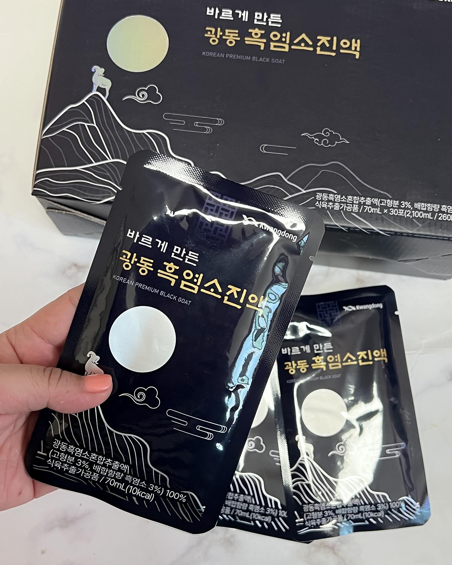 #협찬 kdcare_official #광동흑염소진액 #광동흑염소즙
바르게 만든 광동 흑염소 진액

평소 부모님이 기력이 없으셔서
좋은 원료로 만든 제품을 찾고있었는데
국내산 자연방목 100% 흑염소를 사용해
믿고 섭취할 수 있더라고요 :)

팩 포장으로 되어있어
급여하기도 편하고
챙기기도 좋았던 흑염소 진액
#맛집 #자연방목흑염 #어버이날선물 #광동흑염소진액 #광동흑염소 #08L #일상  #흑염소진액 #광동흑염소선물 #신상품나왔을땐 #뷰티 #부모님선물