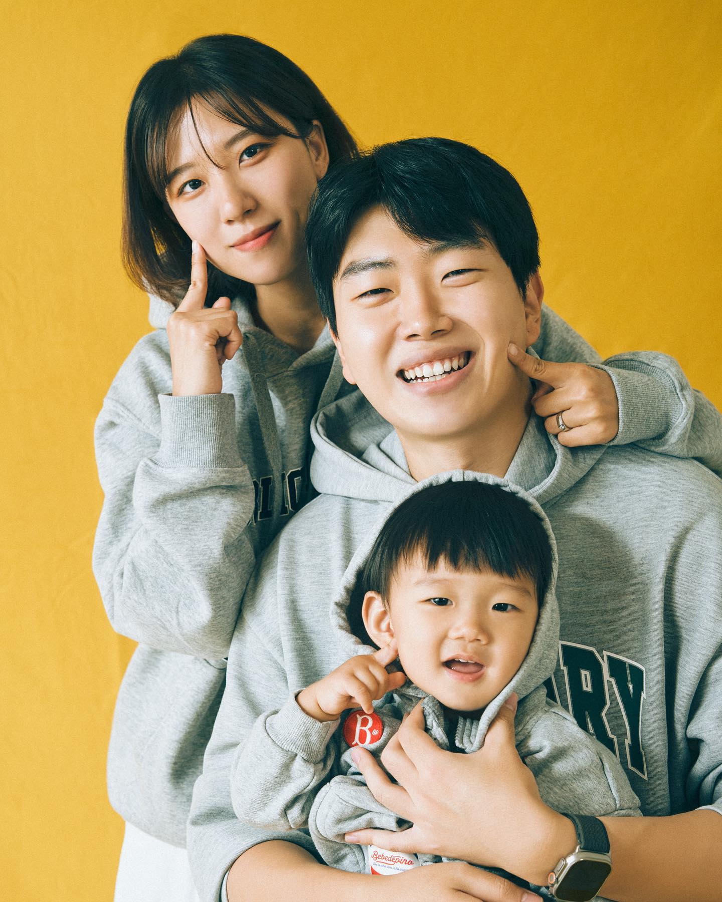 2번째 우리가좍 사진~💛
결혼기념일, 시우 500일이 있는 10월은 늘 행복하

작가님이 시우를 기억해주셔서 너무너무 즐거웠던 촬영
objet_studio.g  만삭부터 돌, 가족사진까지!
우리의 분위기를 그대로 담은 사진이라 더 예뻐😊

크리스마스에는 또 어떻게찍지?♥️🎄