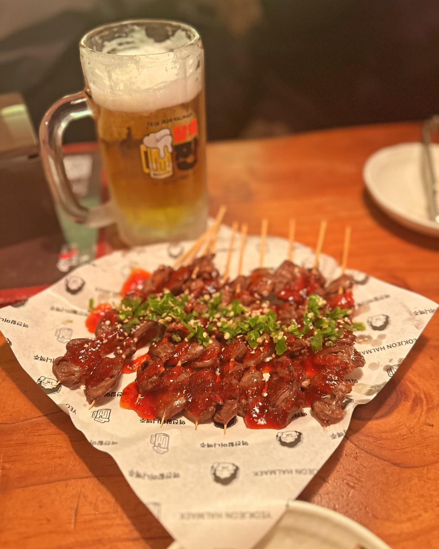 .
.
양념 참 맛있는데....
사진을 참 못 찍는다......🤣🤣🤣
.
.
#염통꼬치양념👍
#살얼음생맥주❄️ 
#살얼음어디갔니🤣
#너가그러고있으니까되게신나