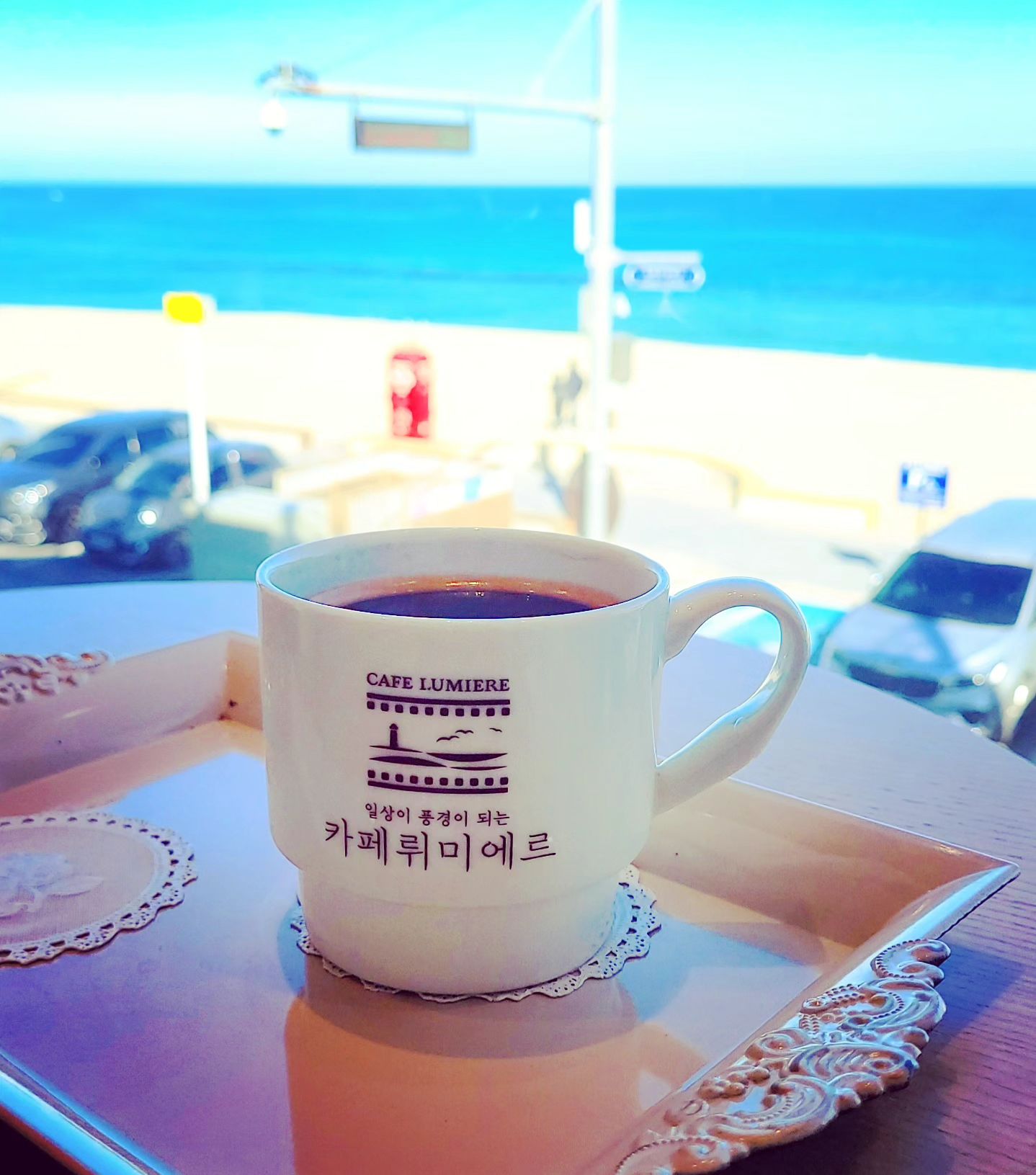 #오늘 #커피타임 
#일상이풍경이되는
#카페뤼미에르 
#바다보며커피한잔☕️ 
#좋으다💕 
#지금이대로좋다