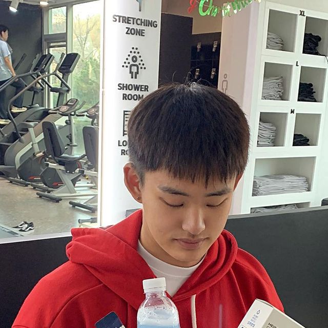  이정찬 on Instagram: "#광고 아르기닌

초고함량 아르기닌 7200mg + 헬스인의 필수원료 타우린 1000mg + 비타민 C 1000mg

스틱 분말 타입으로 어디에서나 간편하게 섭취 가능!

아르기닌 특유의 비릿한 맛이 있는데 이 제품은 비릿한 맛도 없고 블루 레모네이드맛으로 너무 맛있었습니다! 

제로 슈가 + 제로 카페인

#광고#히즈클린#아르기닌#아르기닌효과#아르기닌음료#아르기닌추천#피로회복#에너지부스터#타우린#비타민C#고함량아르기닌#활력충전 #운동하는남자 #운동하는여자 #운동하는대학생 #운동하는직장인 #웨이트 #스포츠모델"
