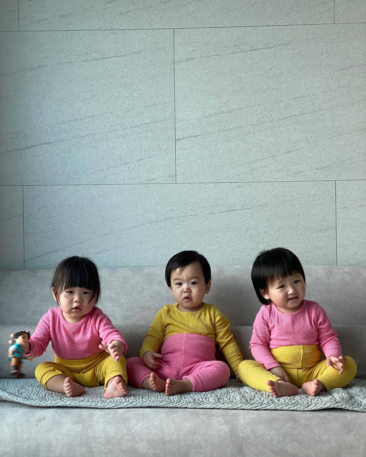 건강하게 잘 자라고 있는 서빈 건우 혜안🖤