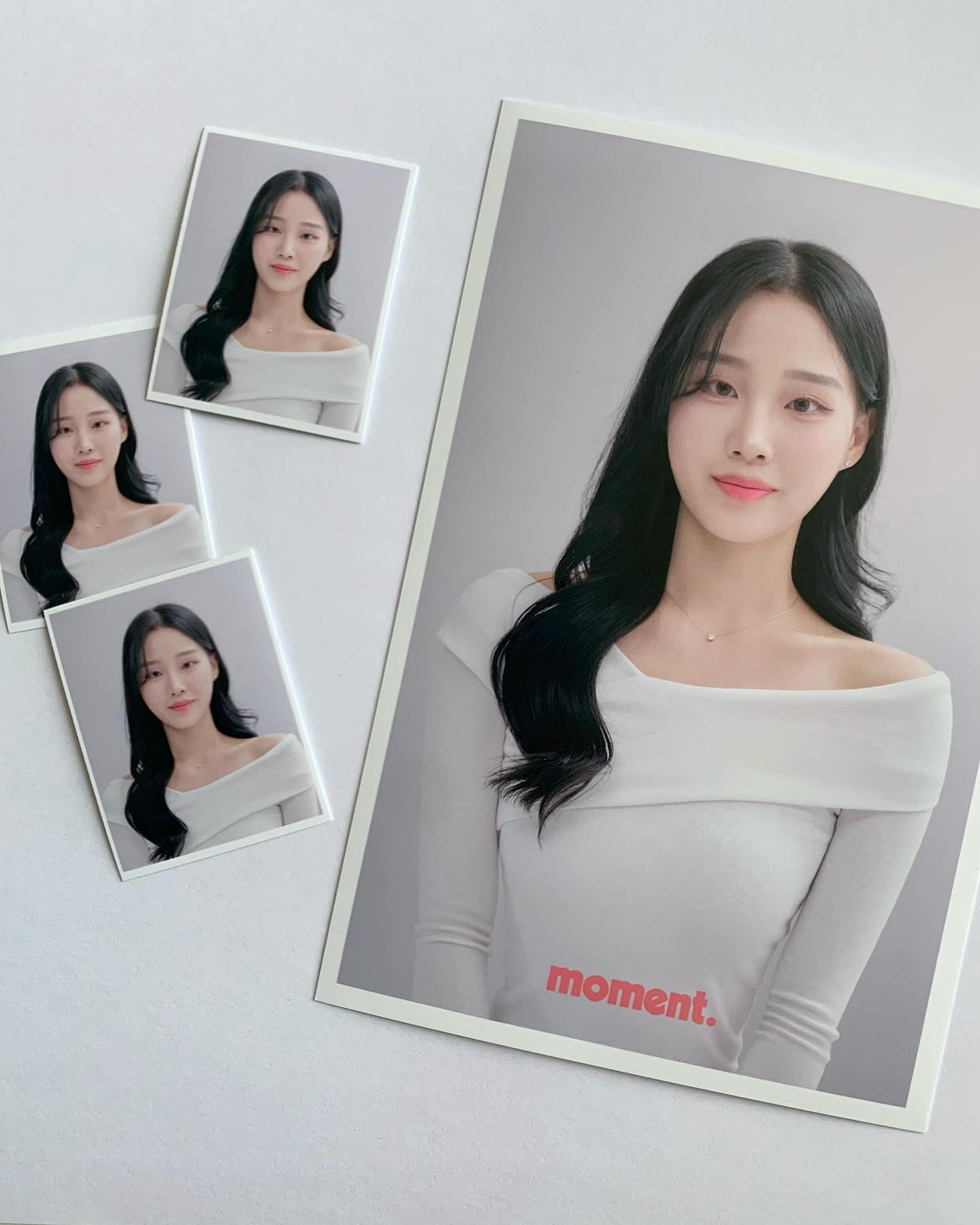 #협찬 논현역 근처에 위치한 모먼트스튜디오 ✨

메이크업 수정, 헤어 관련 도구들이 잘 준비되어 있는 메이크업룸에서 충분한 시간 동안 준비 후 사진을 찍을 수 있었어요-!

촬영 중 앞 모니터로 어떻게 찍히고 있는지 확인이 가능해서 좋았어요! 포즈도 계속해서 추천해 주시고 세심한 부분까지 신경 써주셔서 편안한 분위기 속에 찍고 왔어요☺️

사진 고르는 것부터 일대일 보정까지 요청사항도 친절히 다 들어주셨어요..♥ 사진도 바로 받을 수 있었는데 예쁜 디자인에 또 한 번 놀랐어요…😲 

저처럼 카메라 앞에만 서면 어색해지는 분들께 추천드려요 !!! ㅎ 가격까지 저렴한 #모먼트스튜디오 ♥️♥️♥️

📍서울 서초구 사평대로53길 117 지하 1층

#개인프로필 #개인화보 #모델프로필 #배우프로필 #강남프로필 #회사프로필사진 #프로필사진 #컬러증명사진 #증명사진잘찍는곳 #강남증명사진 #논현역여권사진 #논현역증명사진 #신사여권사진 #신사역증명사진 #신사증명사진 #사원증사진 #논현역사진관 #논현증명사진 #면허증사진 #민증사진 #증명사진