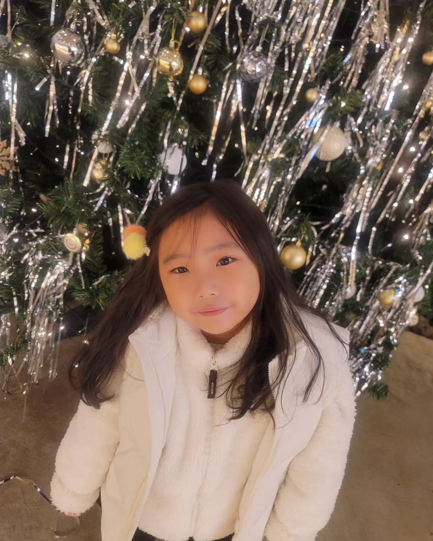오랜만에 밤마실🎈
좋다 ..예쁜곳에서  내사랑이랑🩷🩷
트리도 예쁘고🩵💙💚🧡🩷

#벨베꼼메#세천핫플