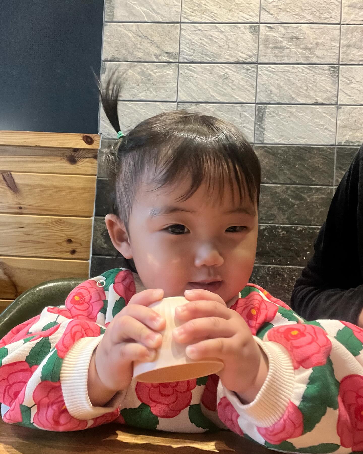 #생후370일차 #귀염둥이 #내딸 #소중한 #내사랑 #사랑해 #첫퐁퐁 #트램펄린
첫퐁퐁경험
왜케 귀엽닝 정말 내 딸인거지?