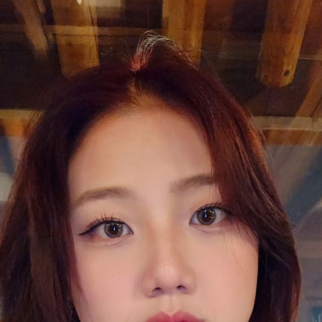 🧸우혜원🧸 on Instagram: "#광고 @cafedohwa @dohwatiger ☕️행궁동카페 카페도화☕️ 수원 처음 온건데 이렇게 예쁜 카페가 있었다니.. 어디서 맛 볼 수 없은 미숫페너랑 도화라떼를 시키고 베베