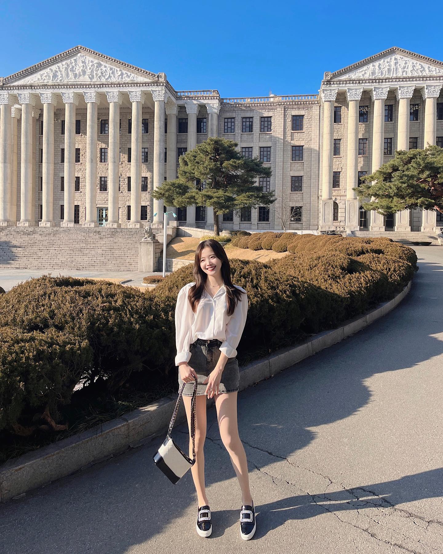 오랜만의 학교 나들이 💙
겨울 햇살이 따사로운 걸 보니 곧 봄이 오려나
벚꽃 피면 또 놀러 와야지 ෆ˙ᵕ˙ෆ