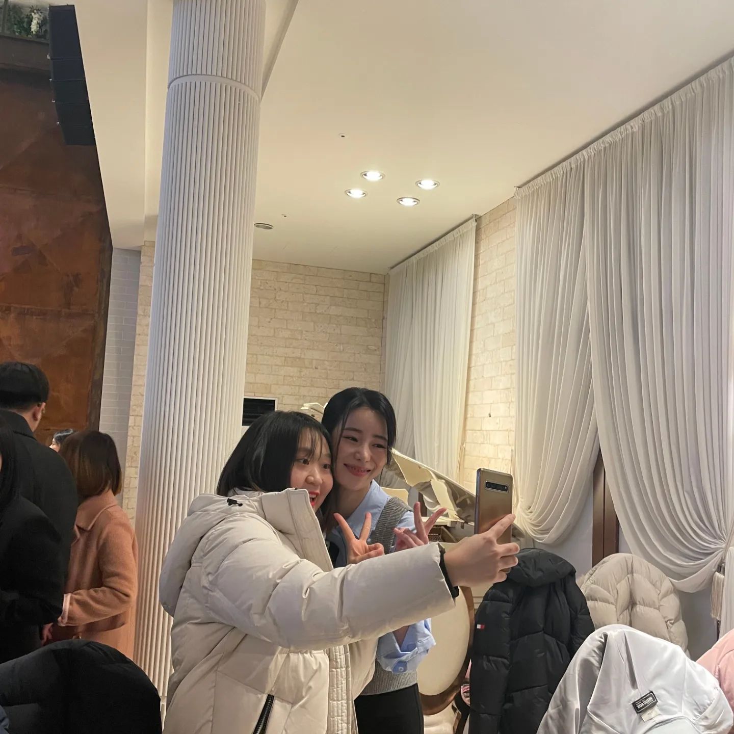대배우 임지연님,,,,, 
조녜에 조녜....! 
포옹까지 했답니당! 
팬서비스 너무 감사합니다아-!

#임지연 #박연진 #실물갑 #실물깡패 #실물영접 #팬 #좋아요 #존예