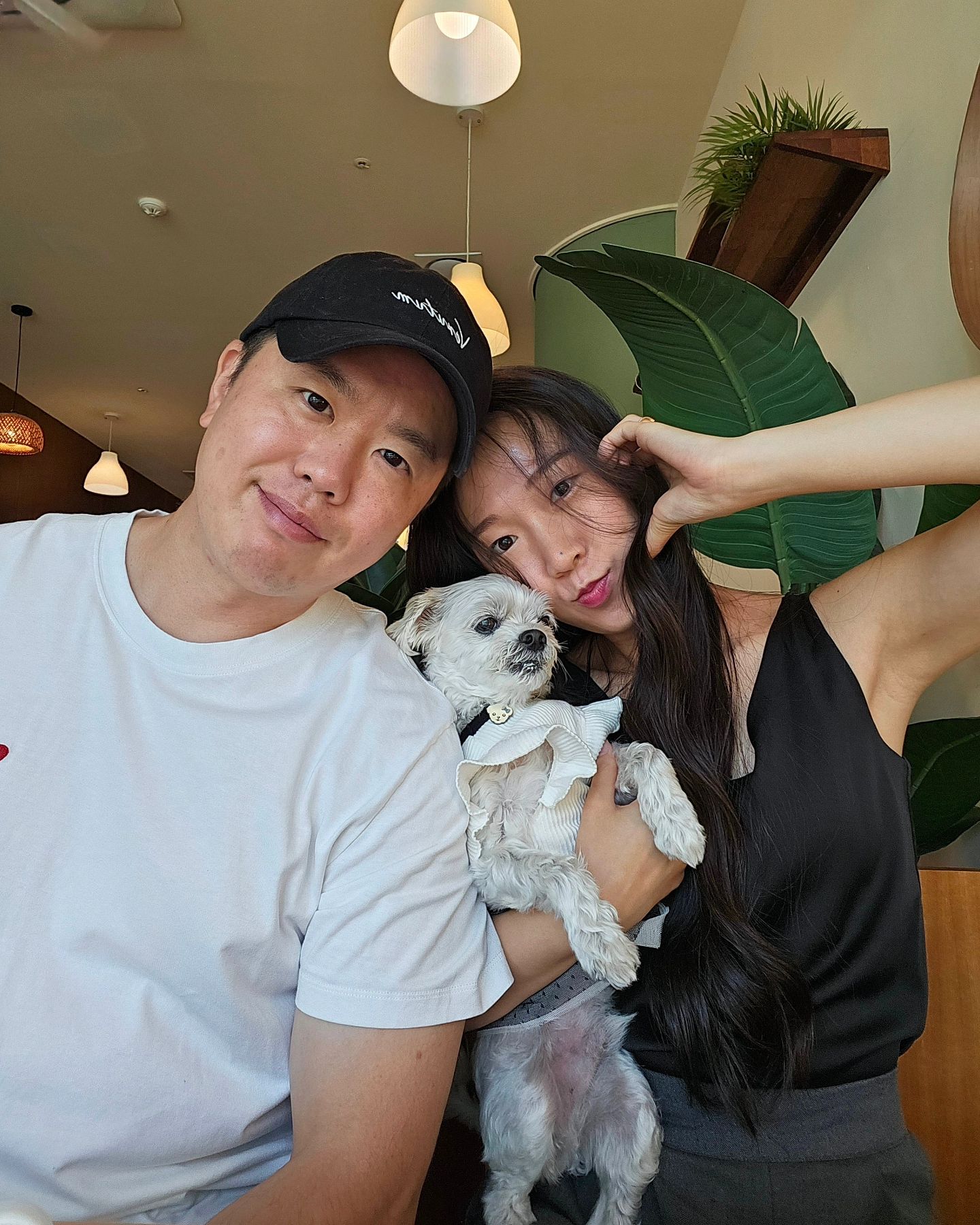 오빠 구름이랑 아침먹으러 🌎