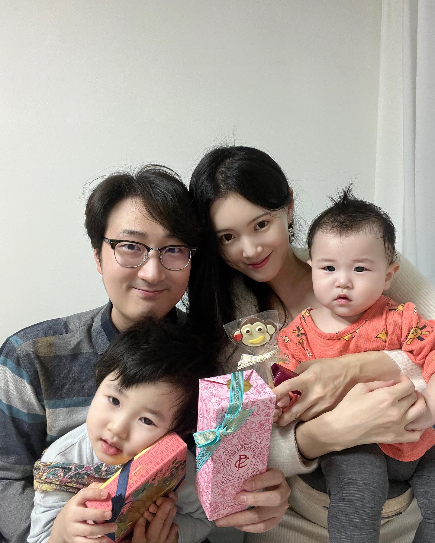 꼬마 멤버들과 함께해서 더 재밌었던 2024 발렌타인데이♥️
앞으로도 소소하지만 스윗한 추억들을 쌓는 날로 보내쟈앙

#2024happyvalentinesday