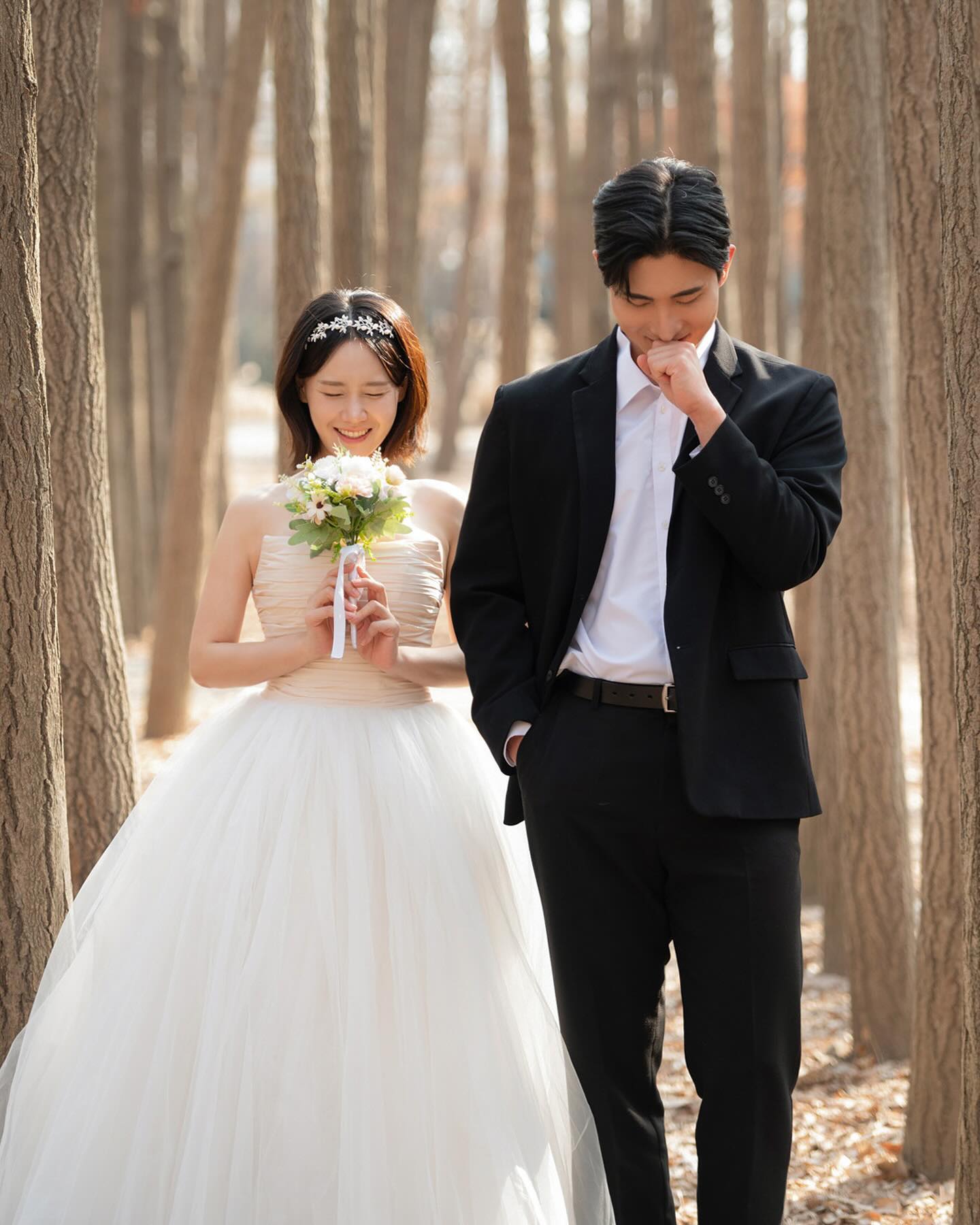 커플 웨딩 컨셉 촬영👰🏻

Photo by. happy_moment.pic 
Hair & Make up. ha_rang5252 
Model. im_hr.j b.akhoo 

#촬영 #모델 #배우 #웨딩모델 #드레스모델 #스냅촬영 #문의 #스냅사진 #웨딩사진 #드레스사진 #포트폴리오 #서울숲 #웨딩