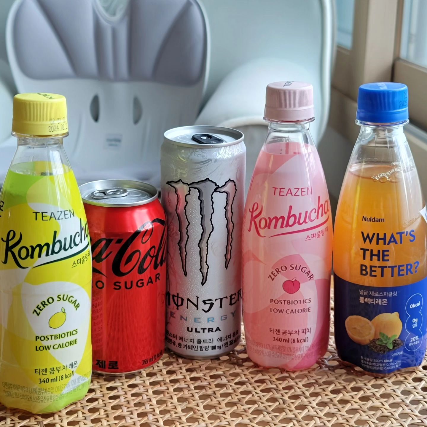 #저칼로리탄산 김치 냉장고 한칸에 가득 채워두고 하루 한개씩 이것저것 마시는중~  뭘 먹어도 다 맛있어요~
칼로리가 적어서 더 맛있는 기분 ㅎㅎㅎ

#널담제로스파클링 #티젠콤부차레몬 #티젠콤부차피치 #제로콜라 #몬스터에너지  질리지 않아 ~  외출 후 집에서 마시기~ 

#먹스타그램 #먹스타 #저칼로리음료
