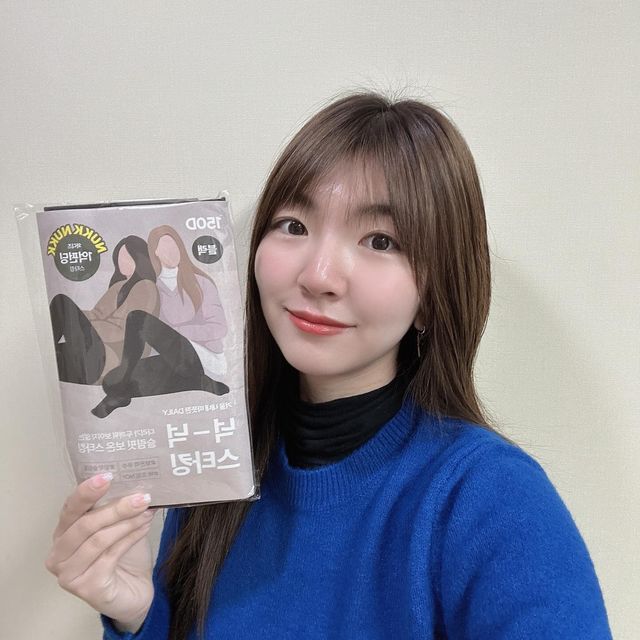 지하 on Instagram: "#광고 @marun5_official’ 와 ‘@oliveyoung_official [겨울용] 마른파이브 넉넉스타킹(150D) 12/1(금)~12/7(목) 올리브영에서 올영세일로 빠르게 만나보실수있답니다 오들오들 추운날에 치