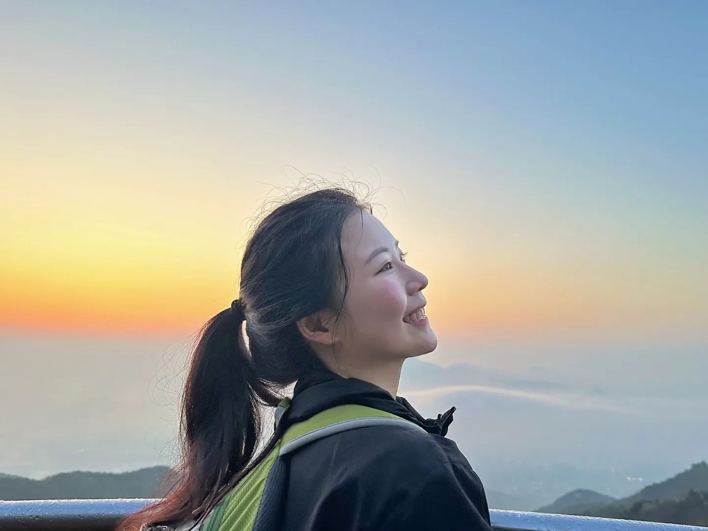 #관악산 #일출등산 🌄
드디어 올린다..!!

일하랑 도담이랑 새벽부터 헤드랜턴장착하구 일출보기 성공❣️
#왕뿌듯 #일출산행 

_

일하가 서울와서 넘 됴아~~
내 #등산메이트 💚💚
우리 계속 더 높여나가쟈
담엔 꼭 소지뎃구가야해

_
_
_
#일상 #등산스타그램 #일출 #등산 #등린이 #셀피 #daily #sunrise #hiking #instagood #selfie #selstagram #💚