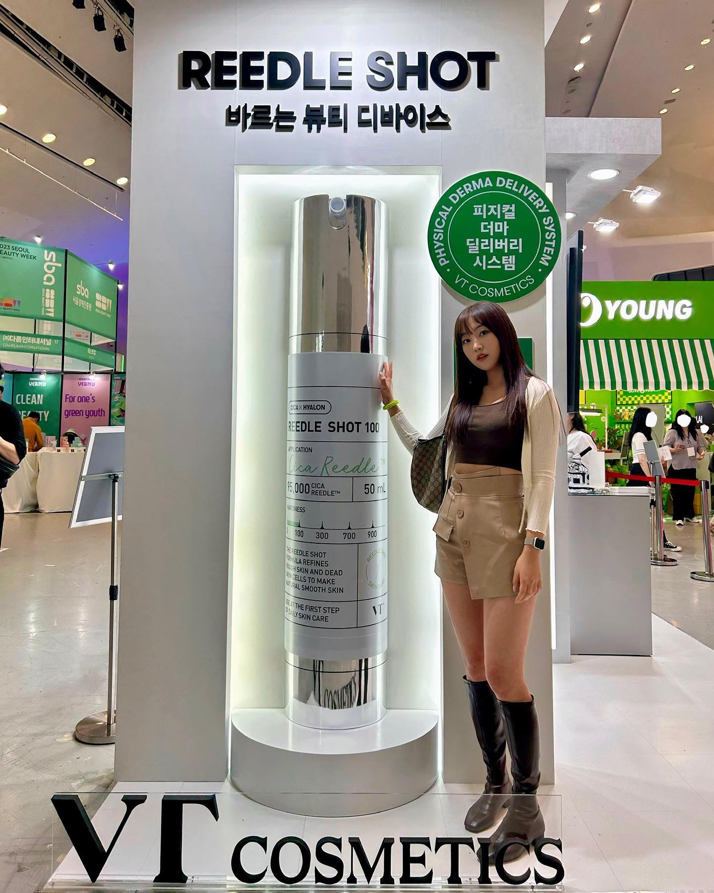 #서울뷰티위크 캡짱 재밌쟈냐~✨
리들샷 체험 뿐만 아니라 샘플 선물도 받아볼 수 있는 vtcosmetics_official 팝업!! 9/23까지 진행된다go,,🤟🏻
제품 진짜 다 너~~~무너무 좋아서 완전 반해버려따,,🫢💘