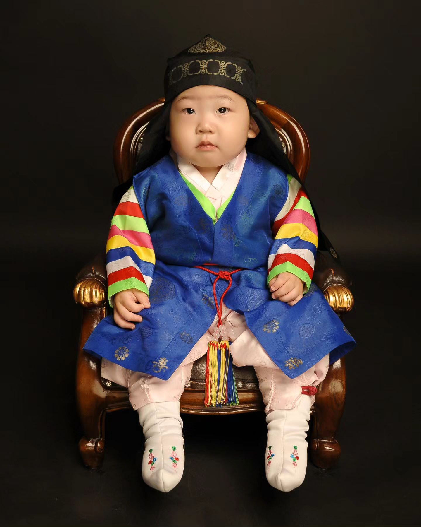 +341일

울 애기 벌써 돌이 다되어가네
어린이집 방학이라 돌 사진 촬영했는데 생각보다 컨디션이 안좋아 당황했지만
종이컵 하나로 단이 실컷 웃겨주신 작가님 덕에 사진 엄청 잘나왔다.

울 애기 맨날 이렇게 웃는 일만 가득하쟈🫶

2023.07.31.