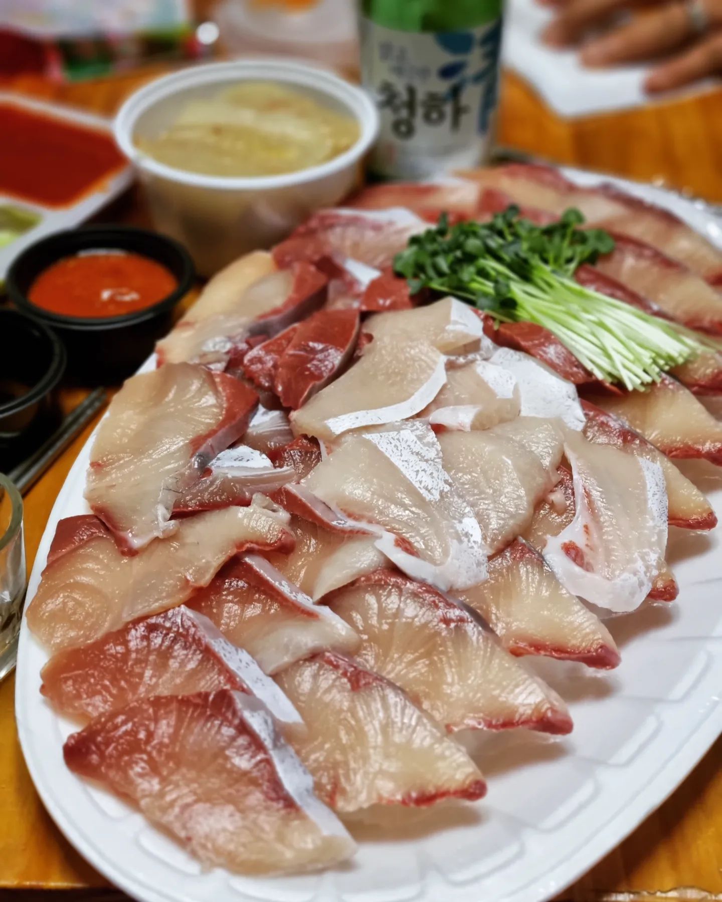 크리스마스니까 맛나게 먹긔🧡
내가 자처한(?) 4잡러로
눈뜨고 정신차리면 잘 시간이지만
일이 있고 일을 주심에 감사한 하루👐🩷

이래봬도
운동맛집 다이어트맛집 영상맛집이에효🎄

즐거운 크리스마스 먹방사딘🌟🌟