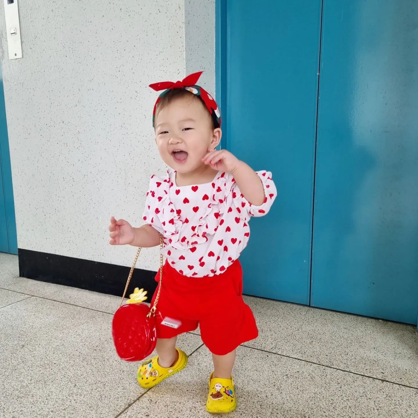 #할머니랑엄마랑또이랑 #내돈내산 

박소이 1기모델활동으로 알게된 도리도리dori_dori_suwon

지금까지 쭈욱 ~~
소중한 인연이 될수있었던 비결은 도리도리 사장님의 친절함과 싸고 예쁜옷 

이젠 저와 소이 할머니까지 도리도리옷과 함께 한답니다. 

편하고 예쁘고 싸다고 
소이할머니도 진짜 좋아해요>_< 

다음주부터 가을신상 시작한데요! 
매주 목요일 라방시청으로
저렴하고 예쁜옷같이 득템해요! 

도리도리 최고! 👍

#도리도리 #무인아동복 #1기아기모델 #첫아기모델 #여아옷맛집 #남아옷맛집 #수원유아동복 #수원무인아동복 #아기옷라방 #호매실아동복 #금곡동아동복 #수원아동복