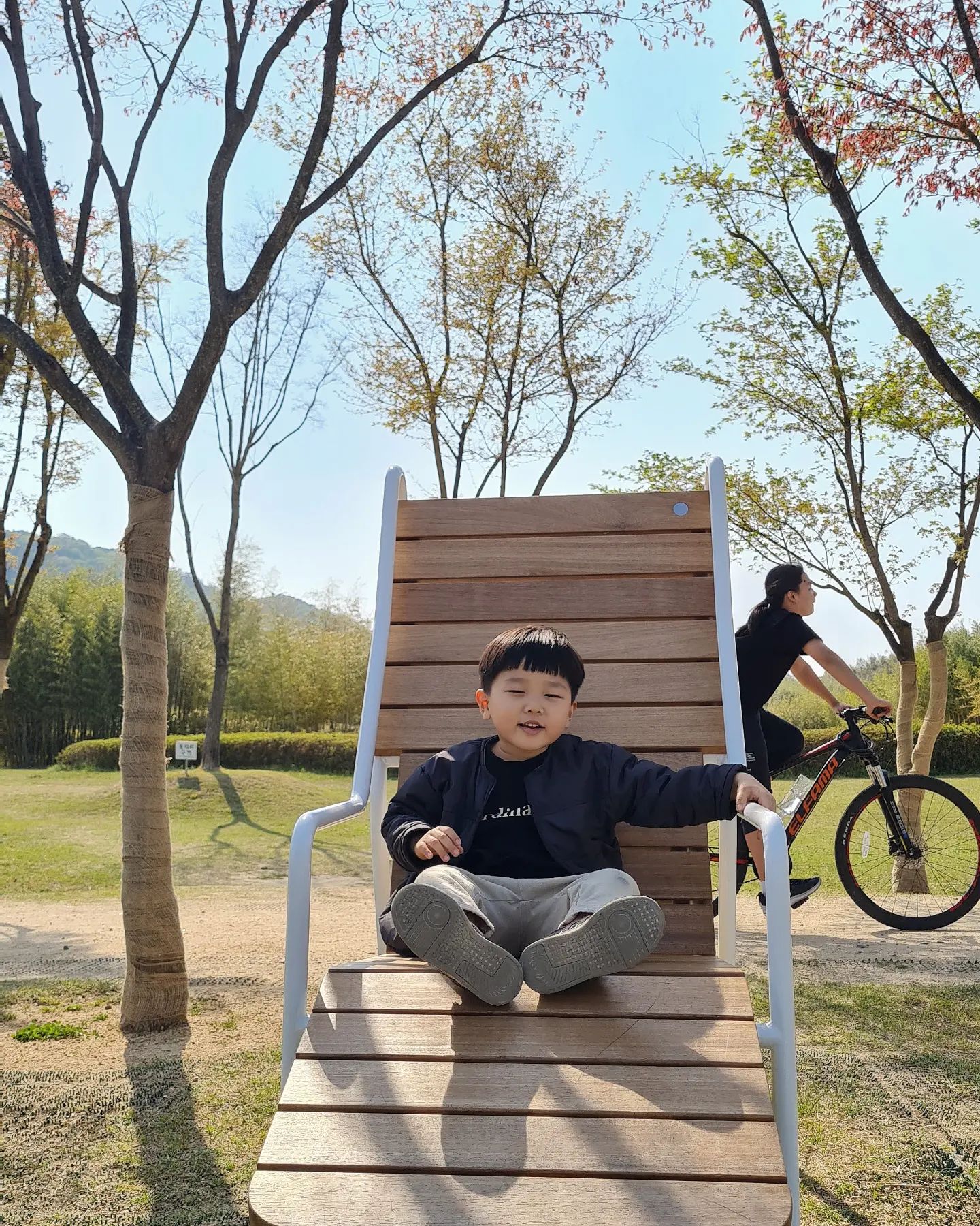 주니의 신나는 주말💛
저번주말은 날씨는 좋았는디 바람이 넘 많이불더라구요ㅜㅜ 이번 주말에는 나들이 계획있는데 따뜻한 햇살가득한 날이길🧡
⠀
⠀
#맘일상 #육아소통 #맘소통 #굿밤 
⠀
⠀