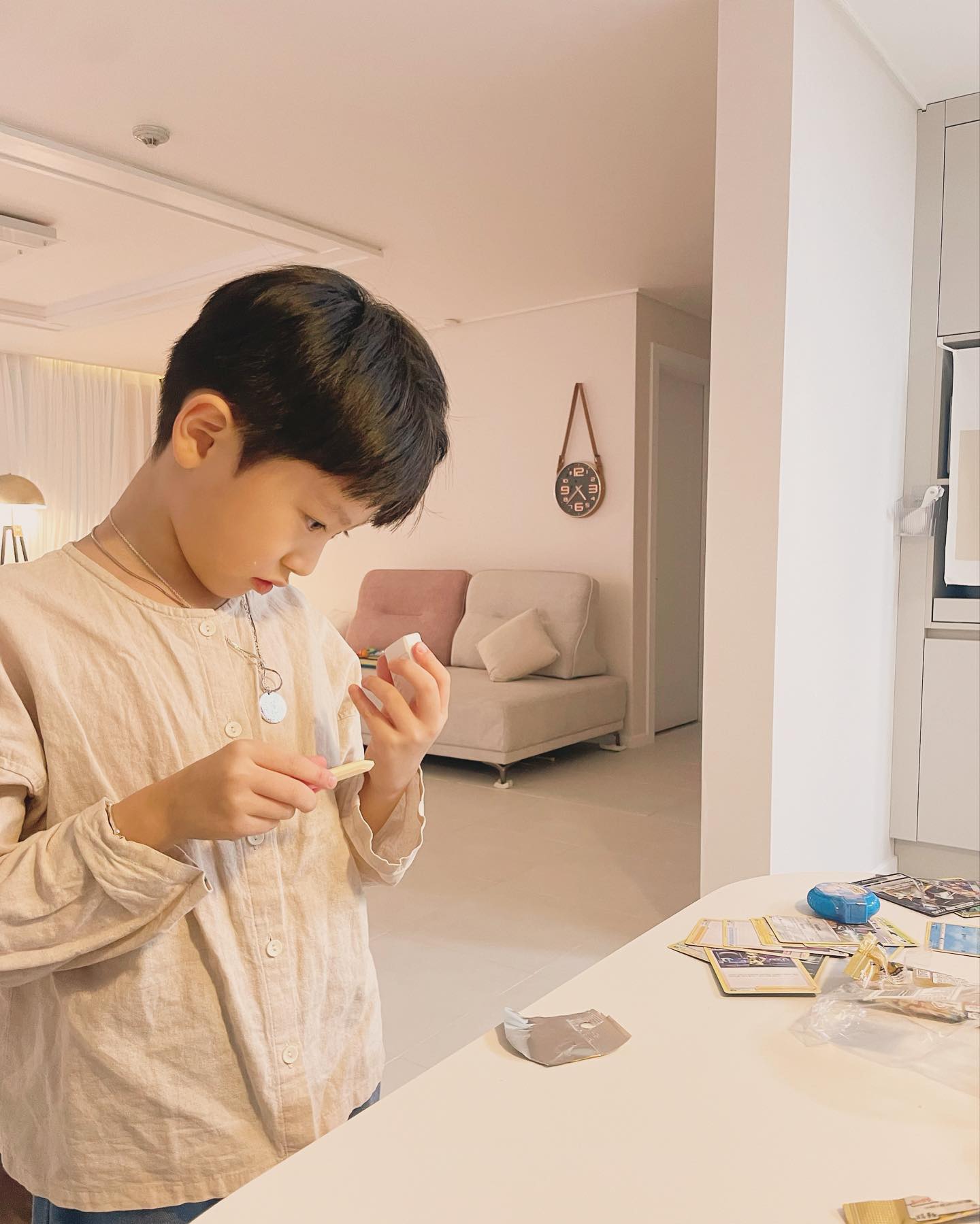 하원 후 붕어빵6개먹고 또 다시 빠진 포켓몬카드랑 당근칼? ㅋㅋㅋ
낼부턴 우리후야씨 촬영좀합시다
피드 너무 밀려따 😂😂😂
.
.
.
.
.
.
.
.
.
.
.
.
#셋째임신 #다둥이 #임신7주 
#남매샷  #남매스타그램  #남매맘 #육아맘일상  #도치맘  #일상  #육아스타그램 #선팔맞팔  #소통   #오오티디      #좋반사  #daily   #셀스타그램 #ootd  #데일리  #얼스타그램   #좋아요반사   #좋아요테러   #좋튀      #아들스타그램   #streetstyle  #좋반환영  #fff #f4f  #셀피  #좋반사 #followforfollowback