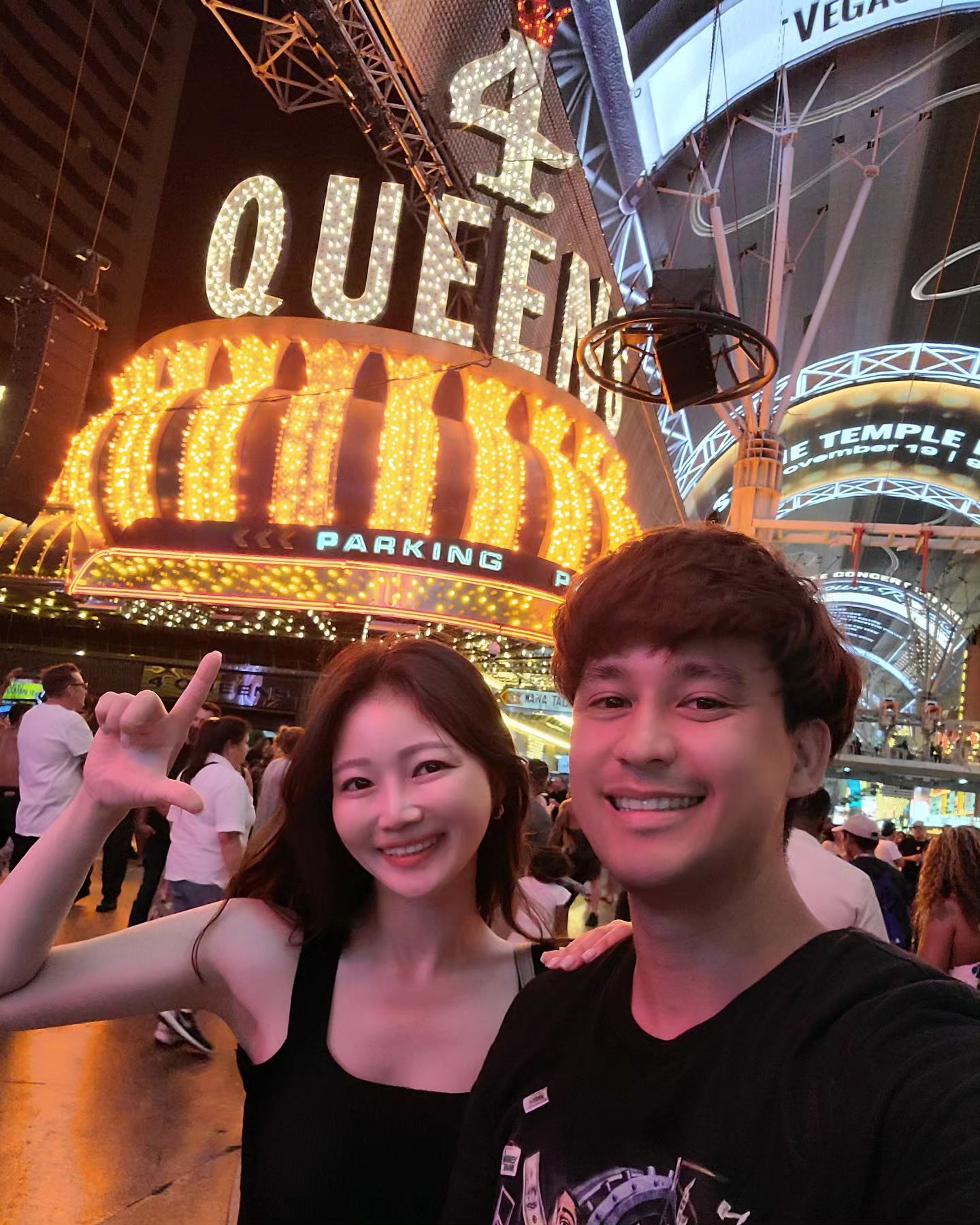⠀⠀⠀⠀⠀ ⠀⠀⠀
사진첩 정리하다 2022년 라스베가스 여행 사진 발견! 
여행 전 죽어라 살빼서 사진찍을 맛이 났었던 기억이 새록새록🙂
저 때로 돌아가려면 지금보다 6키로 더 빼야 하는데 
올해 목표는 10키로 이상 감량이라 벌써부터 가슴이 웅장해진다ㅋㅋㅋ🤭 
⠀⠀⠀⠀⠀ ⠀⠀⠀⠀⠀⠀⠀ ⠀⠀⠀
본론으로 들어가자면 감량 성공 후 예쁜 모습으로 여행가고 싶다는 말을 거창하게 써놨다는거! 
다시 라스베가스 가고 싶다아아아아🇺🇸
⠀⠀⠀⠀⠀ ⠀⠀⠀