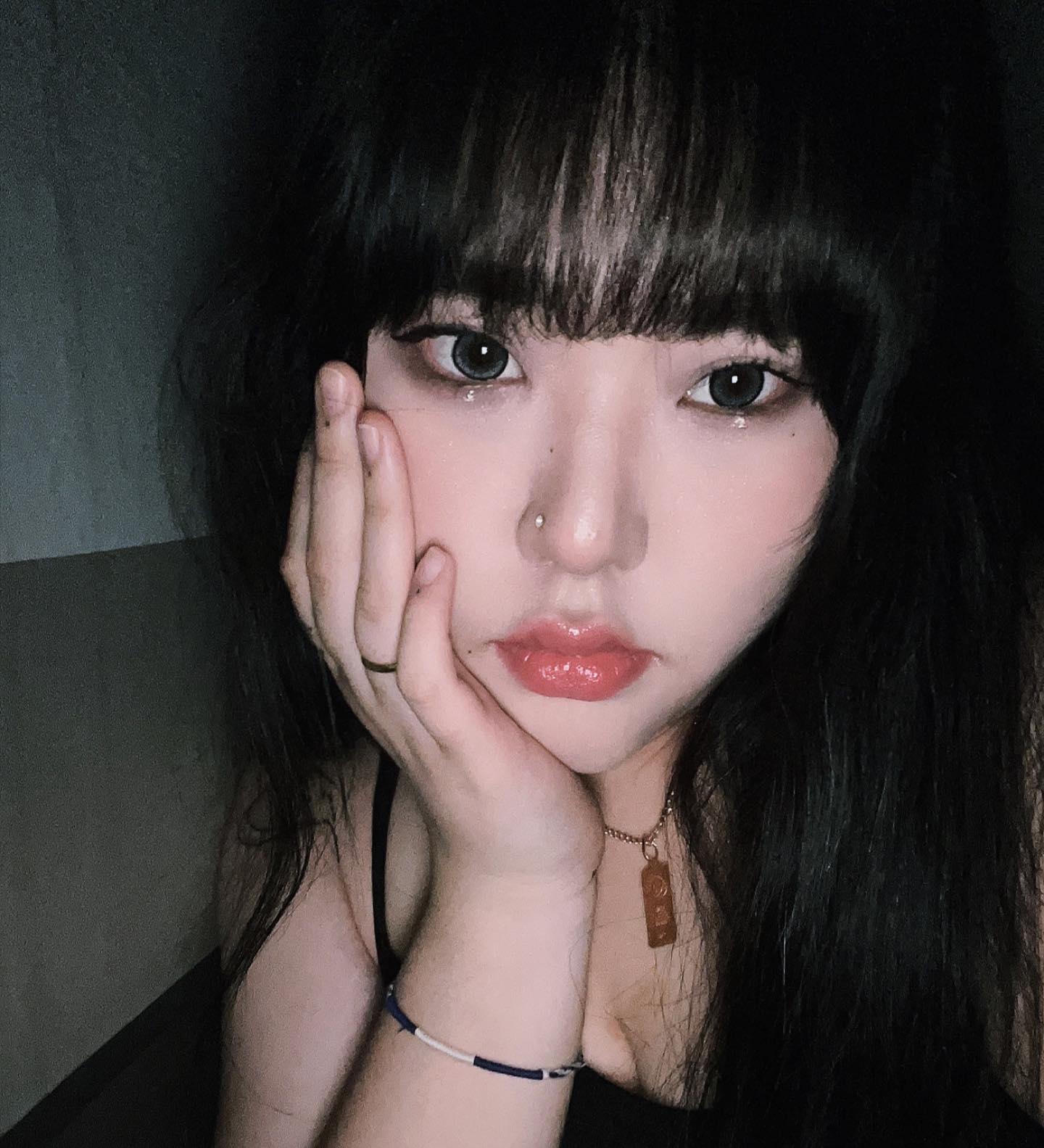 하 ••• MZ의 회사 생횔 힘드네 내가 싫어하는 사람 책상에 저승길 프리패스 몰래 숨겨둠