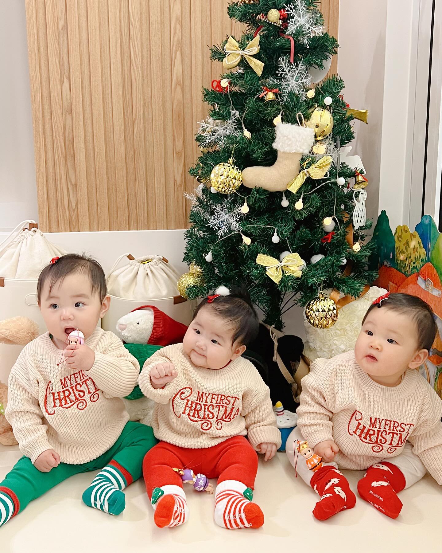 .
사랑, 사랑 그리고 사랑♥️
윤서현론👶🏻 함께 맞이한 첫 크리스마스!

작년 연말엔 우리 셋이 만삭사진 찍었었는데
이번 연말엔 우리 셋이 아닌 아이들 셋♥️

대학동기, 병원입사동기, 결혼동기에 출산동기까지😇
초보맘이지만 너네랑 함께라서 두렵지 않다!

#토끼끼친구들 #엄마는대학동기 #너넨토끼띠동기 #윤서현론 #아이셋 #육아 #육아맘 #함께라서너무든든 #무서울게없음 #평생친하게지내렴 #1년만에여섯에서아홉됨