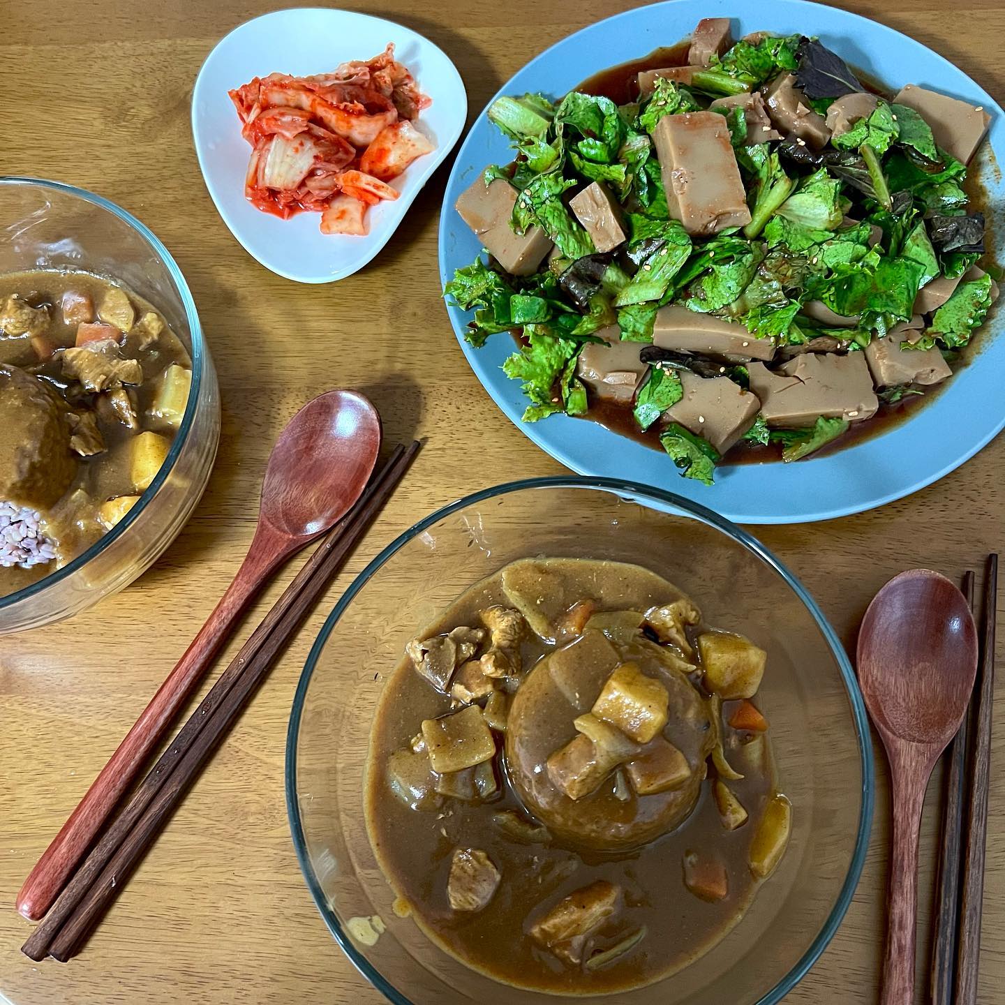 카레 그리고 묵무침🤤
오랜만이죵??!! 
아기본다고 집밥을 항상 얼레벌레 차려서 
정말 오랜만에 올려보는 집밥 피드😂

안어울리는 조합이지만 
이렇게 차려먹는 것도 감지덕지라구용😌

#카레 #묵무침 #묵 #일식카레 #카레맛집 #김치 #육아밥상 #육퇴 #신혼부부 #신혼밥상 #집밥 #집밥스타그램 #소통 #맞팔 #좋반 #대구맛집 #대구카페