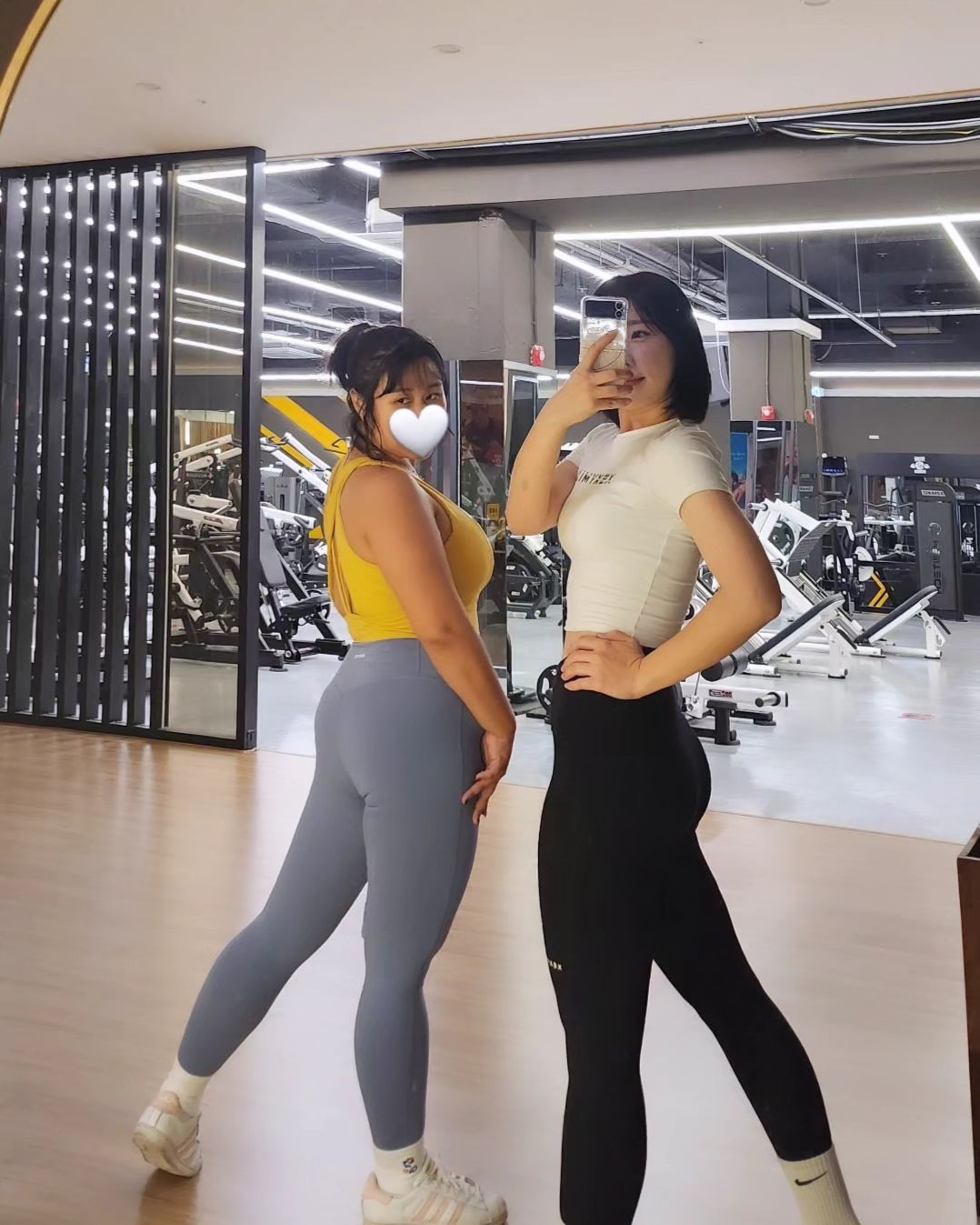 언니랑 첫 파운💪🏻
불금에 진짜 불태웠다🔥🔥
다리 후들후들 기어갈 뻔....ㅋㅋㅋㅋㅋ
옹동이 힘 주는 법도 배움>.<
맨날 낮에 가다가 밤 운동은 처음이었는데 둘 다 매력있어!!
평일이든 주말이든 항시  24시간이라 넘 좋쥬👍🏻
그나저나 요즘 넘 잘 먹어서 1키로가 쪘는데욥...?🫣ㅎ....