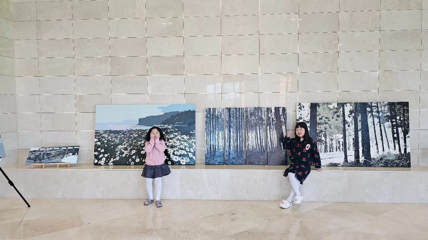 #20240302 #제주여행3일차 #제주도2박3일여행 #제주숙소 #부영리조트 #조식먹으러

3일차는 조식으로 시작. 아이들이 커가면서 가장 중요한게 수영장 있는 숙소 찾기가 되어버렸다ㅋㅋㅋㅋ
2박 3일 머물면서 갓성비 있게 머물렀던 부영리조트.
이국적인 숙소도 마음에 들었고, 산책길에 볼 수 있는 주상절리도 좋았고, 추운 날씨 실내수영장의 온수도 좋았다.

참 즐겁게 놀고왔던 리조트에서의 3일이다. 날씨 좋았던 마지막 날❣️

#가족스타그램 #가족여행 #제주여행 #제주여행일기