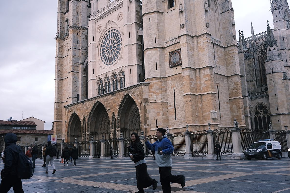 León