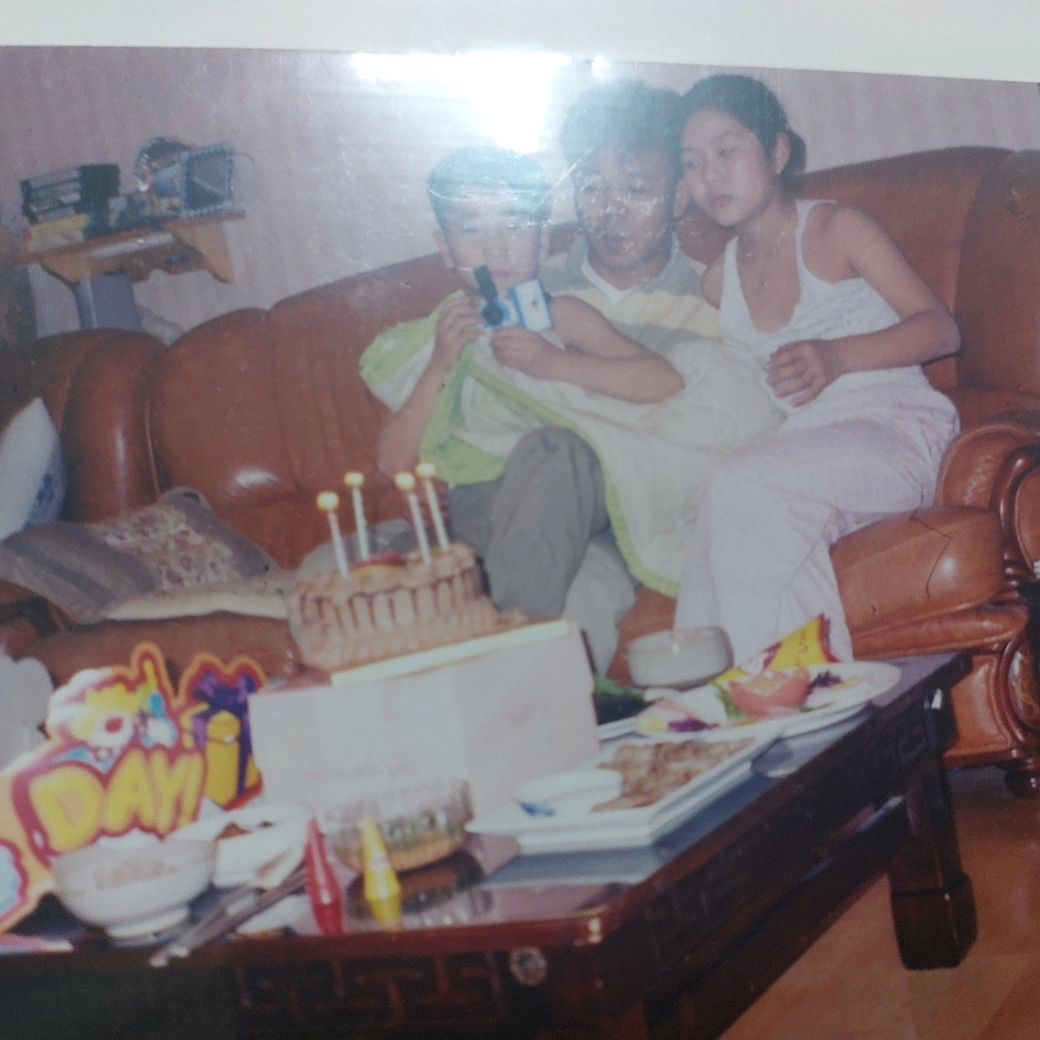 아빠 
오늘 수목장에서는 사진을 겨를도 없고 못찍었네ㅡㅡ;
벌써 1년이 이렇게 후딱 간다구?
보고싶당 너무
왜 비와아~ 울어? 아빠도 내가 보고싶어서 우나
사랑해~
