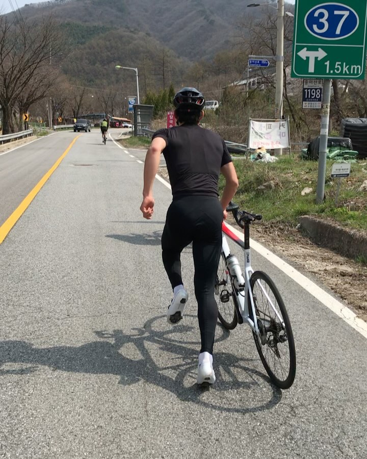 벗⛰️ 서후⛰️ 중미🏔️
1. 자전거보다 달리는 게 빠른 사람
2. 양몰이
3. 구민지한테 질 순 없지 여기가 나의 무대인 것인ㄱ
4. Cramp⚡️