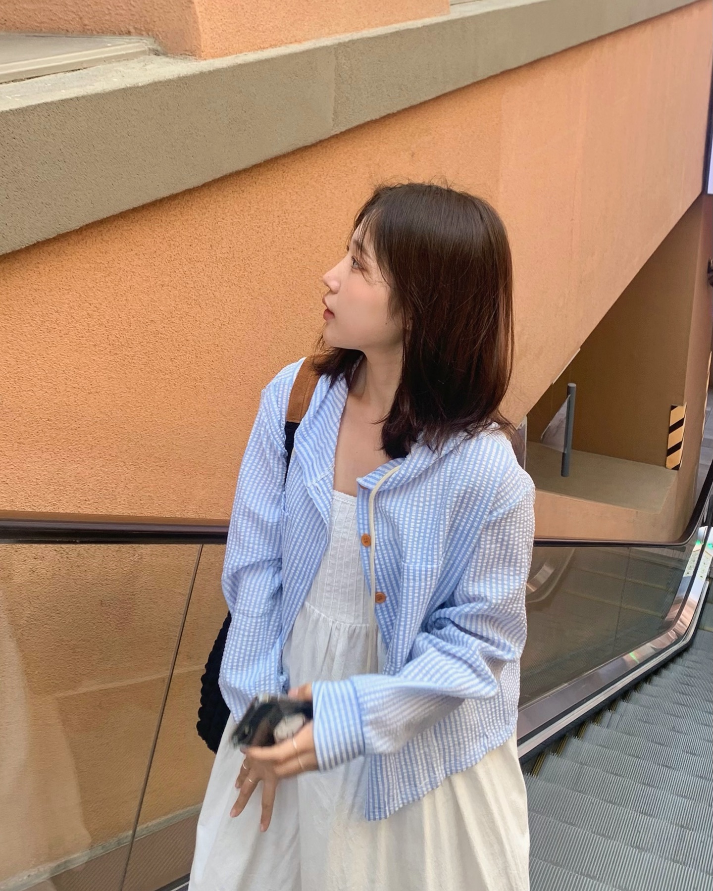머리 많이 길었다.. 다시는 단발🙅🏻‍♀️...

#셀카 #셀스타그램 #데일리룩 #중단발 #키작녀데일리룩 #신시아
