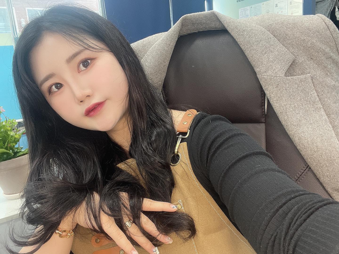 주말에도 일하는 오사쟝 
마미가 사준 앞치마 이뿌댜