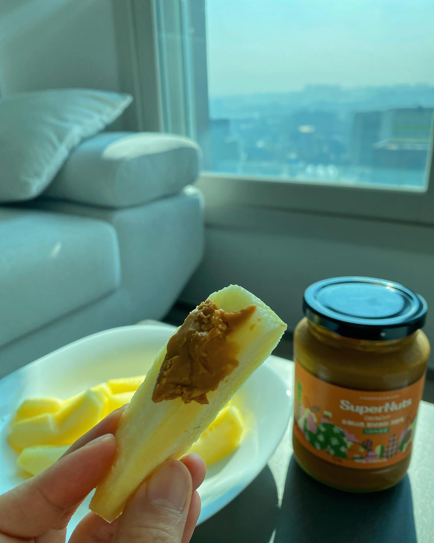 20240209 사과+땅콩버터 꿀조합 🍎🥜